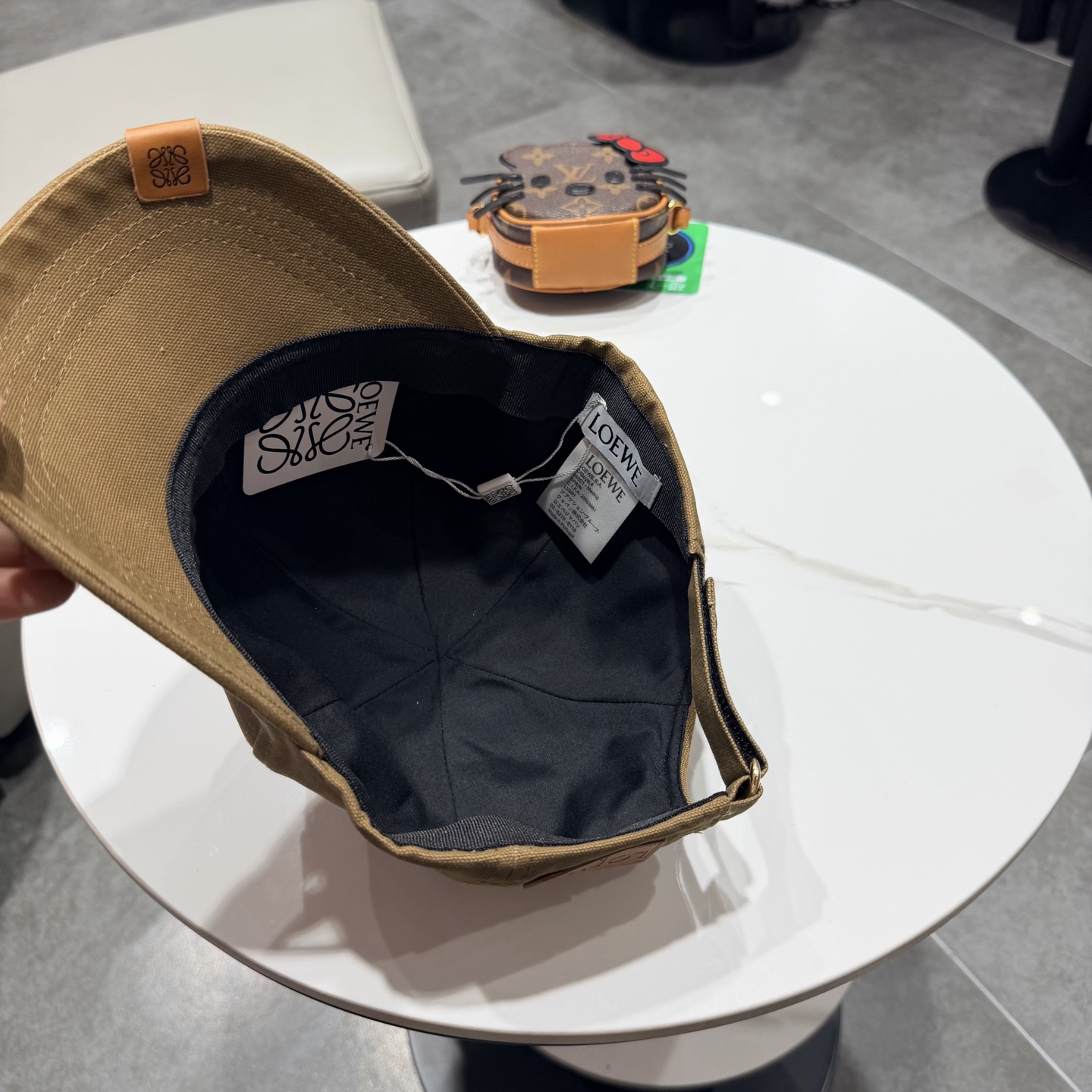 LOEWE【罗意威】新款刺绣棒球帽，专柜同步出货，大牌款超好搭配，赶紧入手