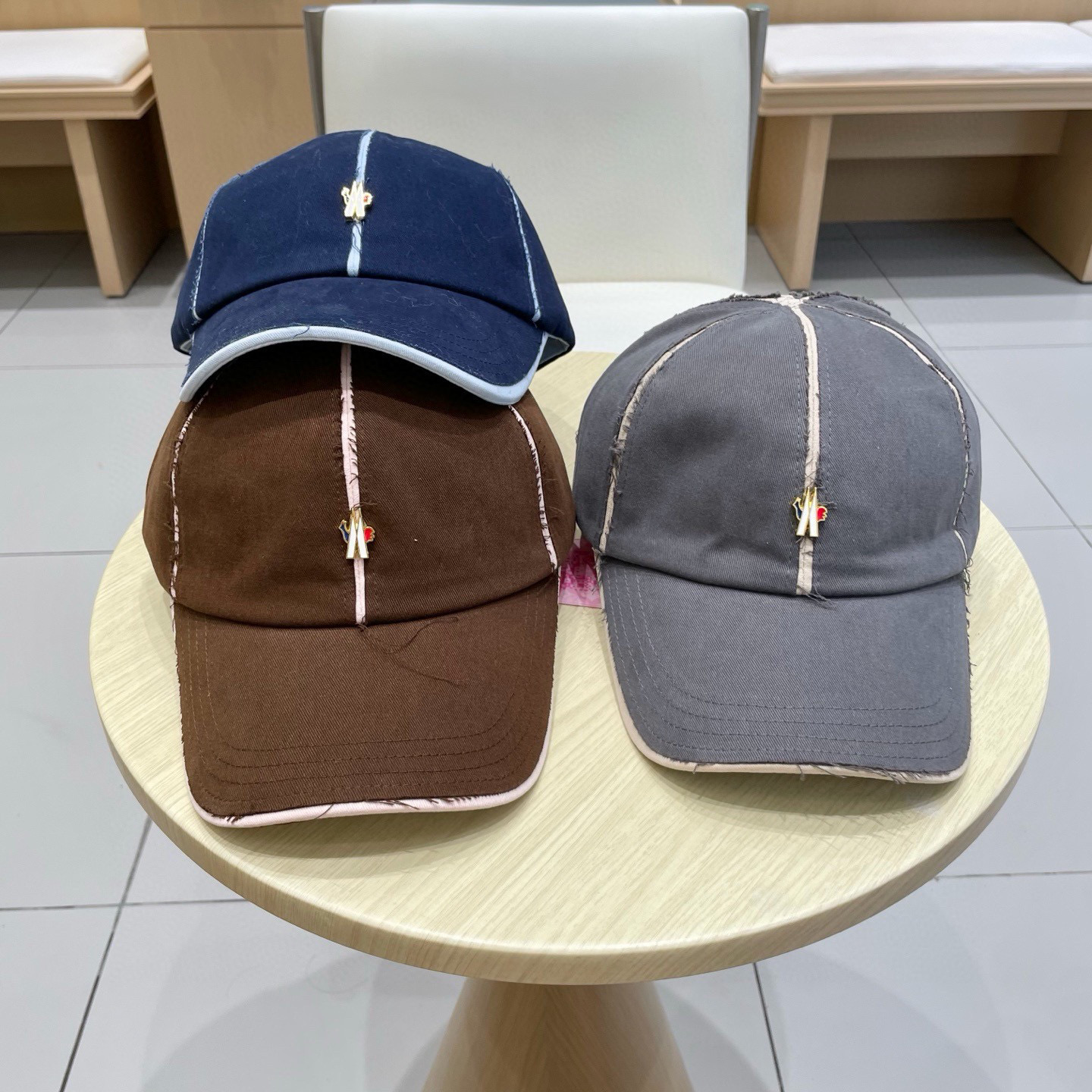 蒙口MONCLER新款棒球帽，时尚炸街单品，风格很OK，网红.时尚博主的最爱！高品质舒适透气，凹造型很好