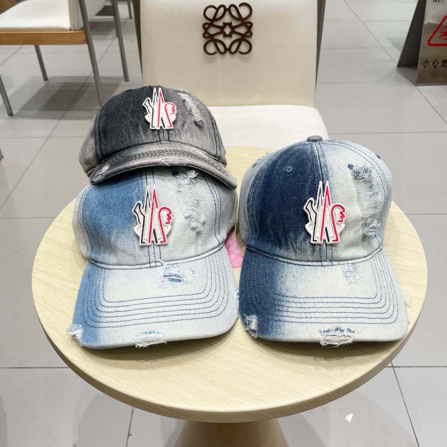 蒙口洗水做牛仔旧棒球帽火爆款技术升级，洗水做破的牛仔风街头风十足更符合现在时尚小哥哥小姐姐的style，