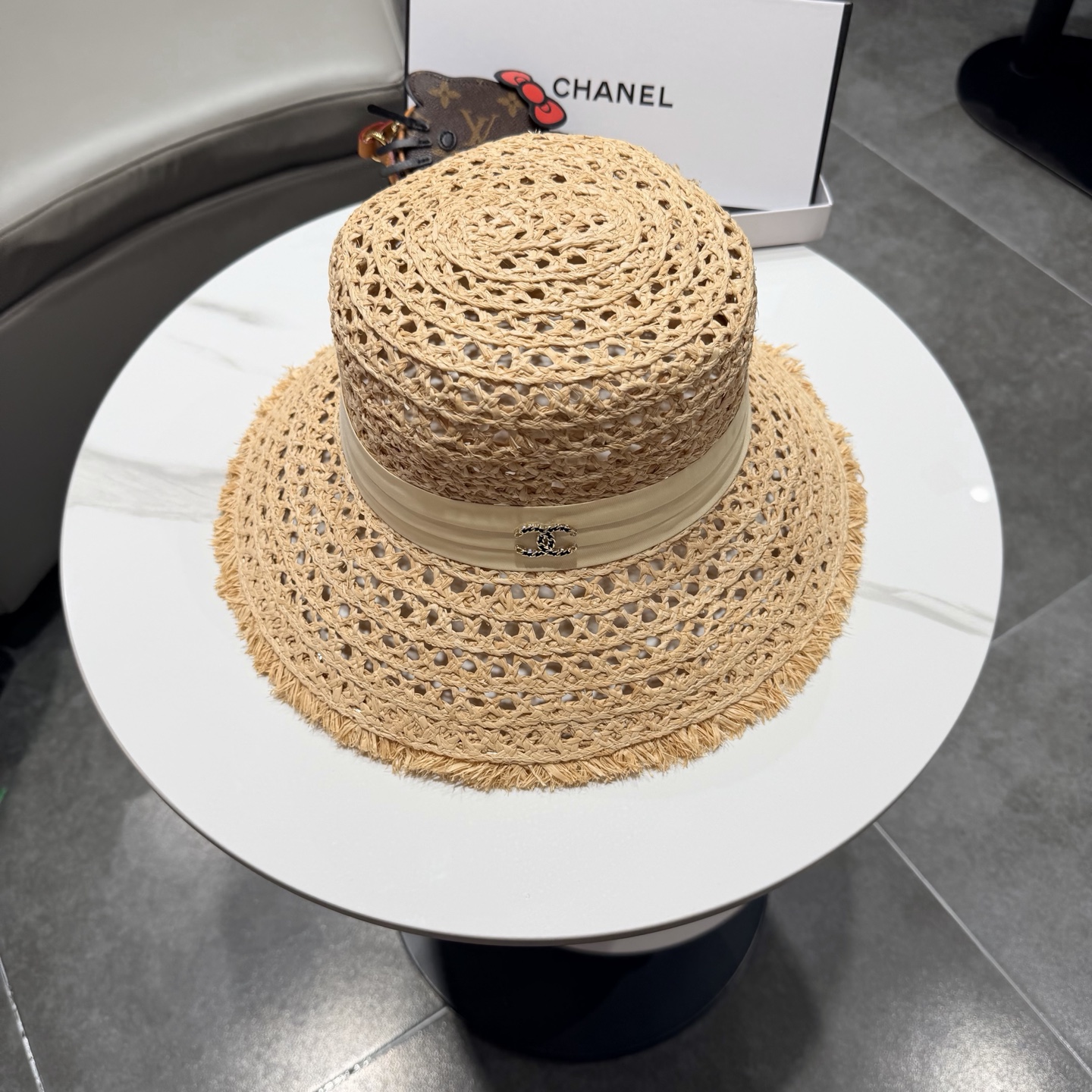 chanel香奈儿毛边镂空欧美天然拉菲草帽女时尚网红拍照透气网眼田园海边沙滩帽