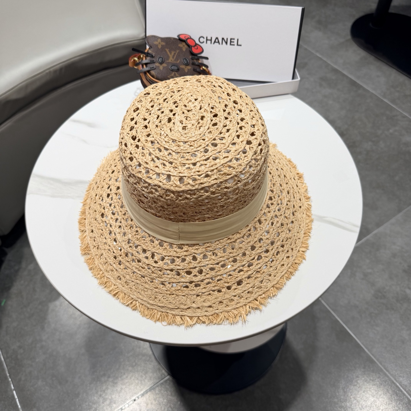 chanel香奈儿毛边镂空欧美天然拉菲草帽女时尚网红拍照透气网眼田园海边沙滩帽