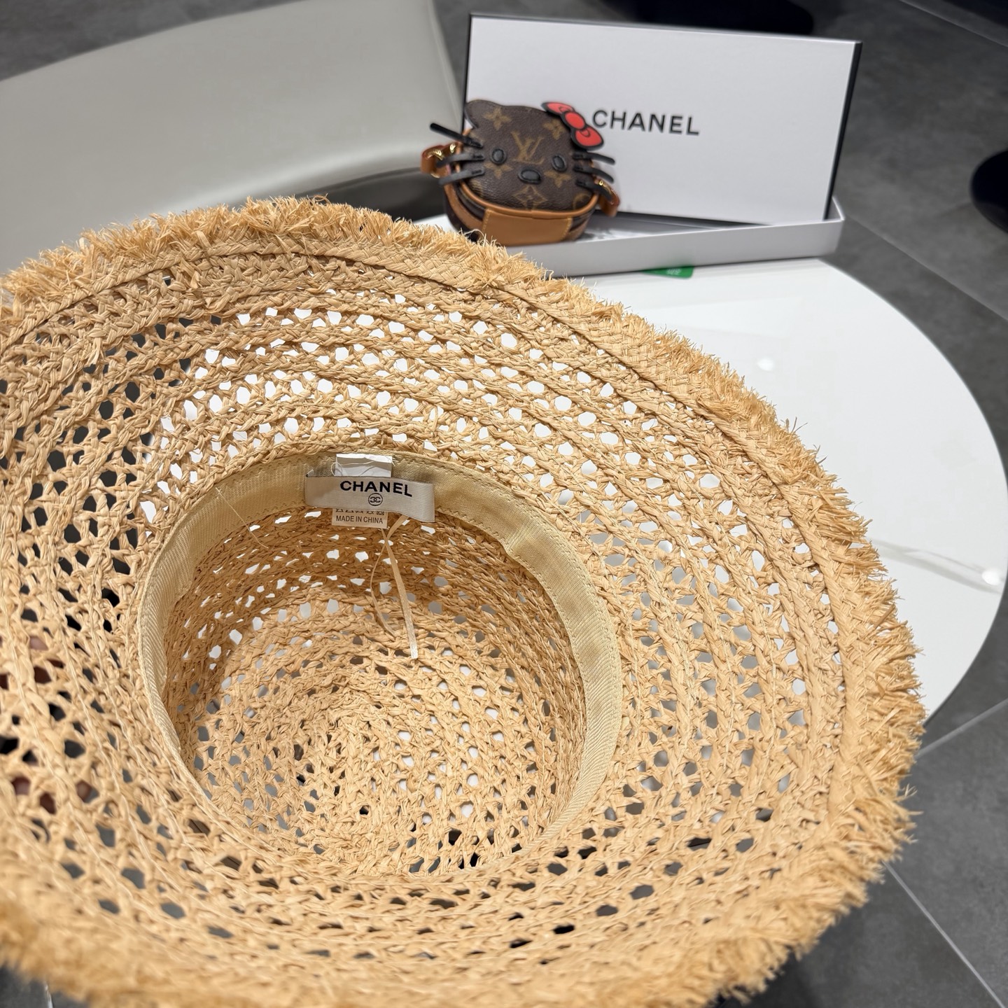 chanel香奈儿毛边镂空欧美天然拉菲草帽女时尚网红拍照透气网眼田园海边沙滩帽