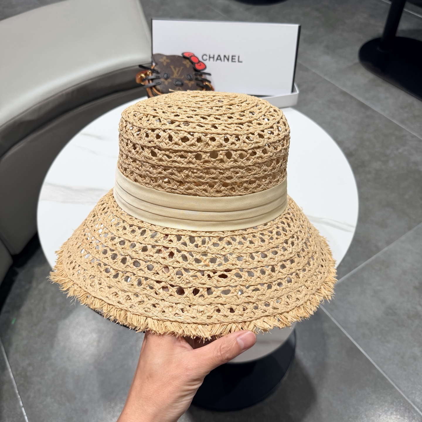 chanel香奈儿毛边镂空欧美天然拉菲草帽女时尚网红拍照透气网眼田园海边沙滩帽