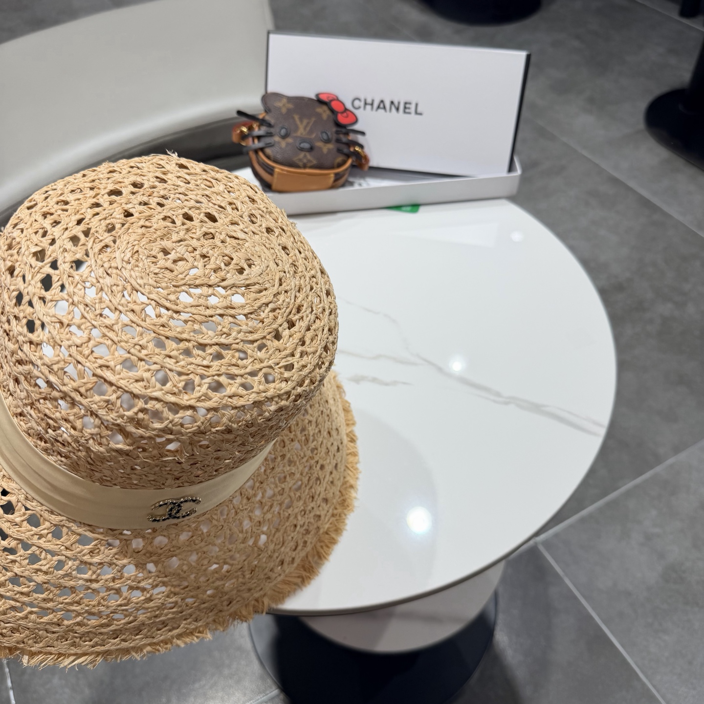 chanel香奈儿毛边镂空欧美天然拉菲草帽女时尚网红拍照透气网眼田园海边沙滩帽
