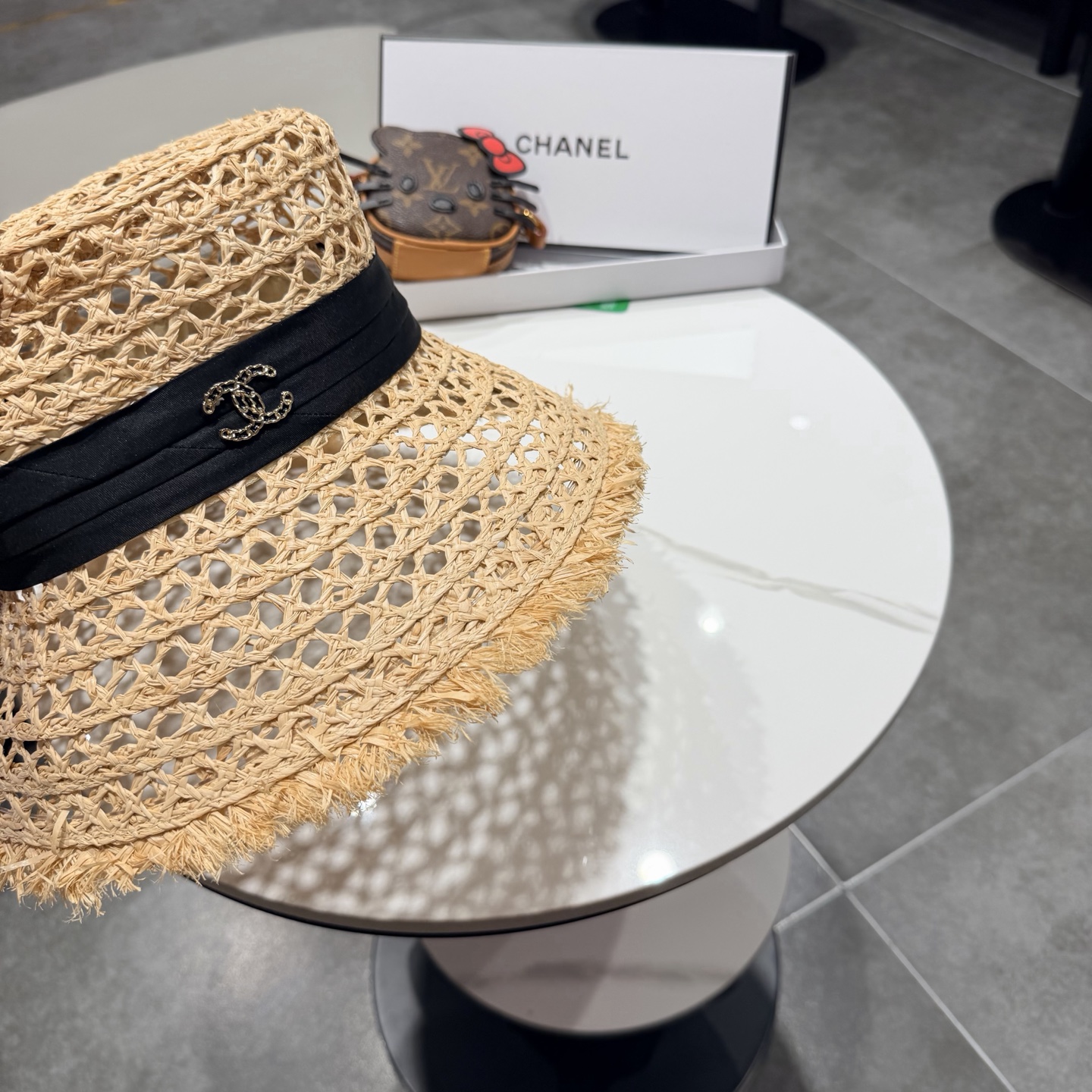 chanel香奈儿毛边镂空欧美天然拉菲草帽女时尚网红拍照透气网眼田园海边沙滩帽
