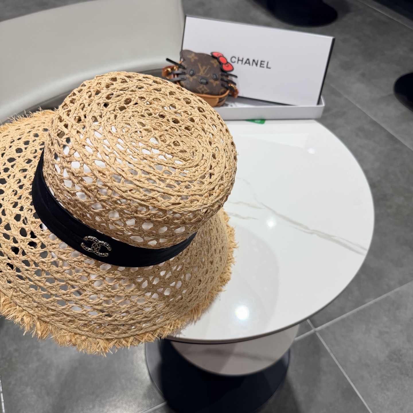 chanel香奈儿毛边镂空欧美天然拉菲草帽女时尚网红拍照透气网眼田园海边沙滩帽