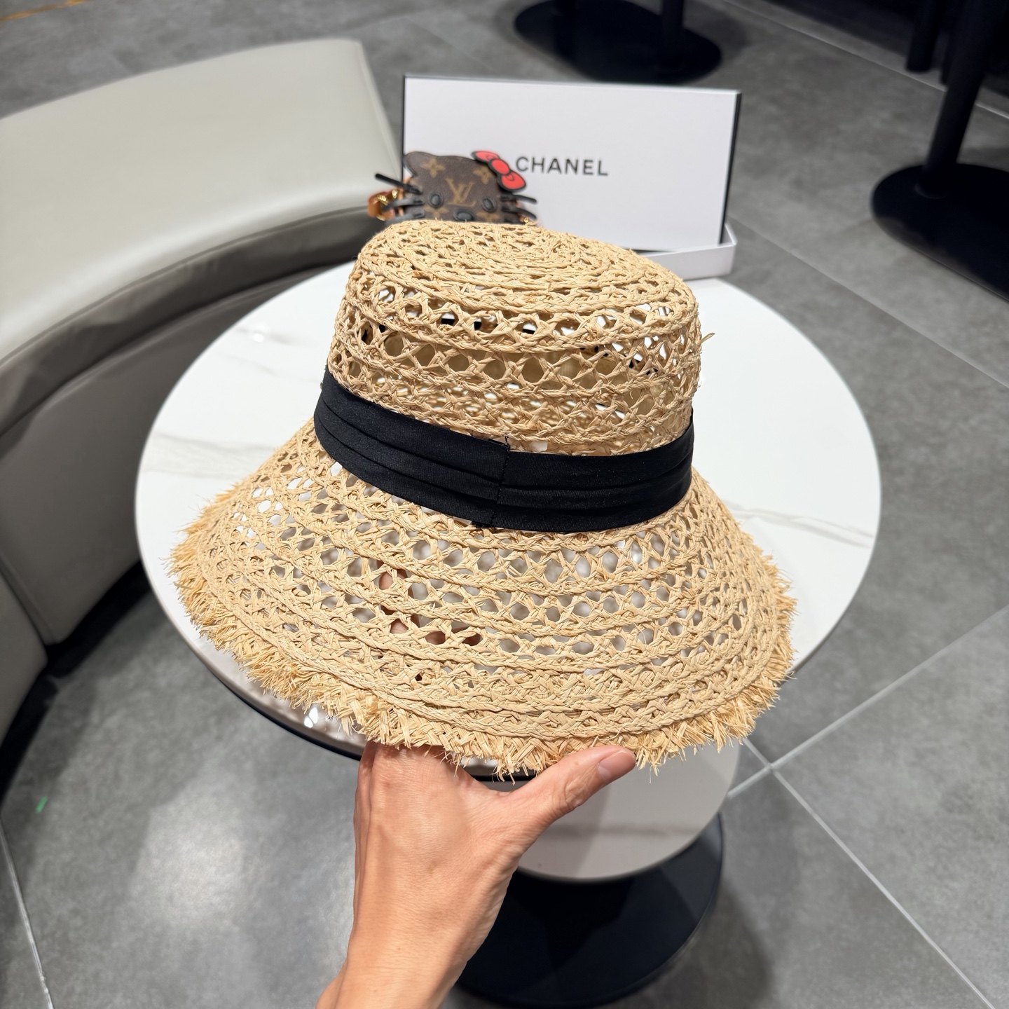 chanel香奈儿毛边镂空欧美天然拉菲草帽女时尚网红拍照透气网眼田园海边沙滩帽