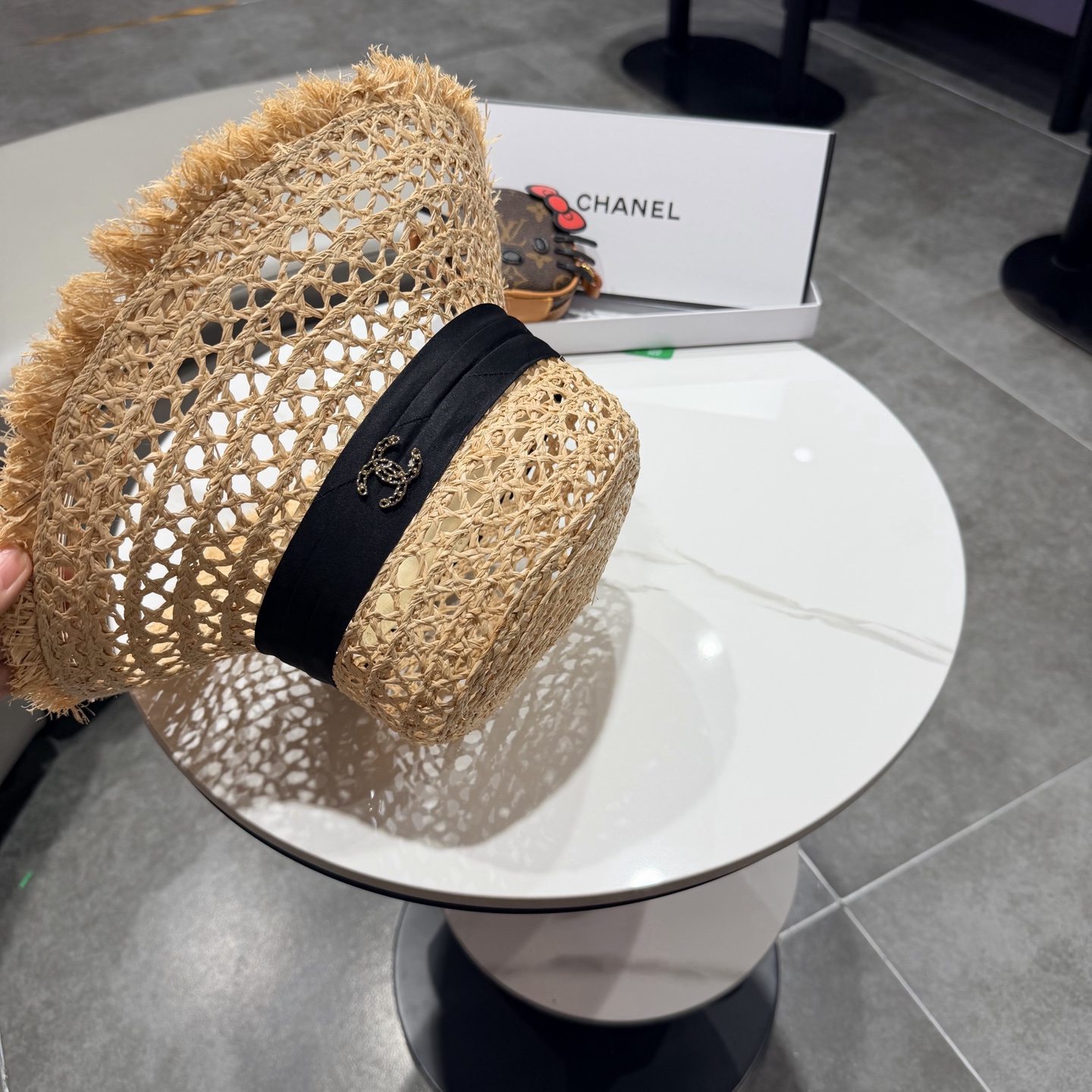 chanel香奈儿毛边镂空欧美天然拉菲草帽女时尚网红拍照透气网眼田园海边沙滩帽