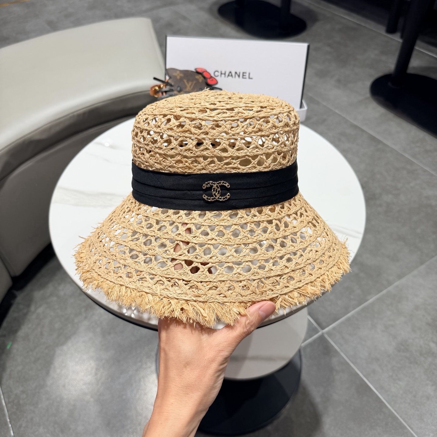 chanel香奈儿毛边镂空欧美天然拉菲草帽女时尚网红拍照透气网眼田园海边沙滩帽