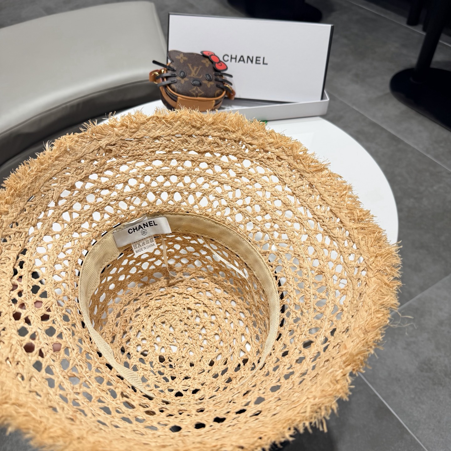 chanel香奈儿毛边镂空欧美天然拉菲草帽女时尚网红拍照透气网眼田园海边沙滩帽