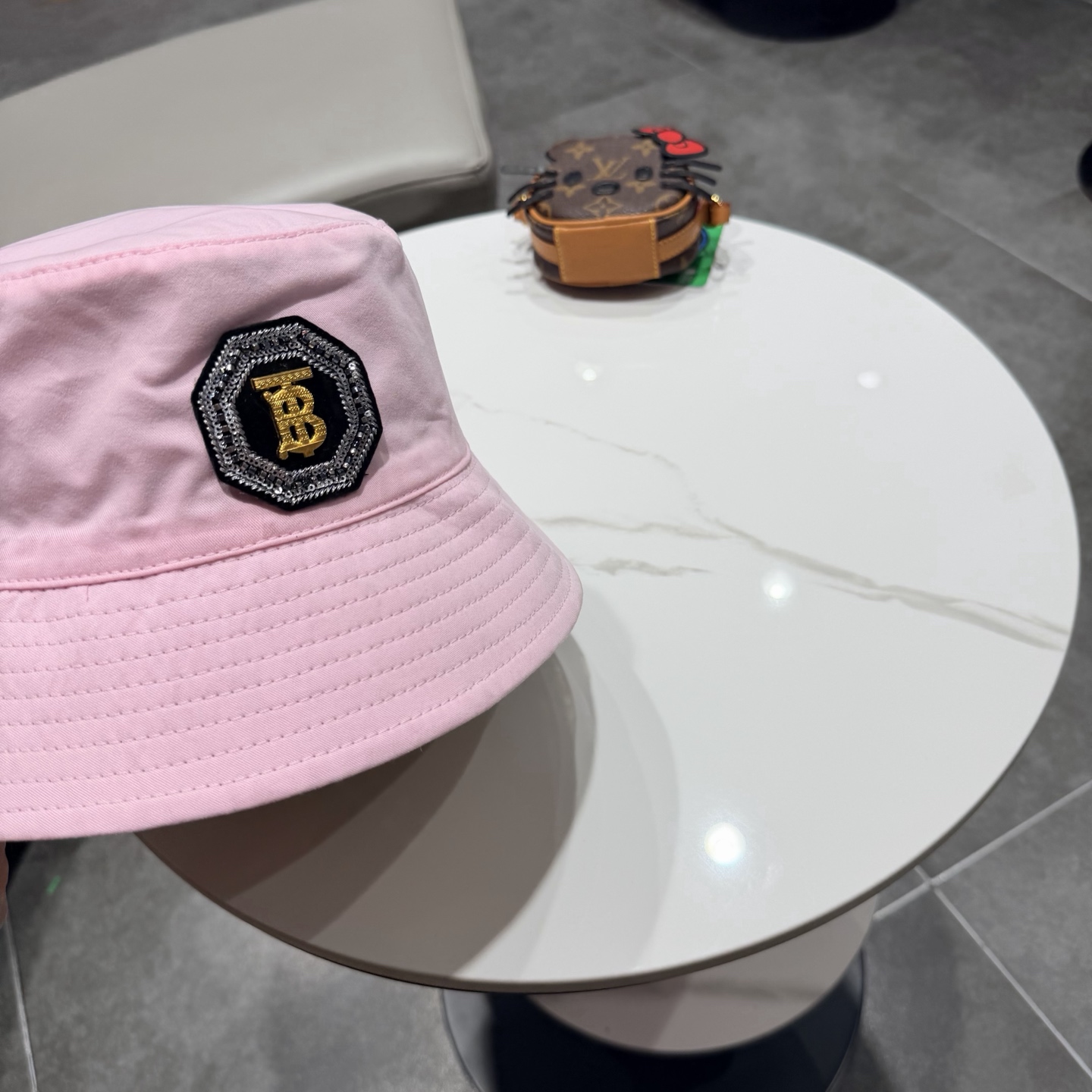 Burberry（巴宝莉）原单双面渔夫帽  专柜热卖款纯棉内里，轻盈透气。完美版型，对格精准无误，原厂品