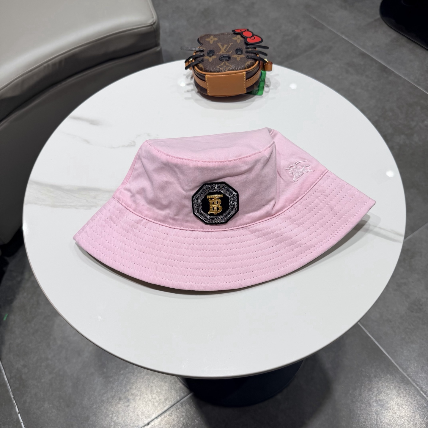 Burberry（巴宝莉）原单双面渔夫帽  专柜热卖款纯棉内里，轻盈透气。完美版型，对格精准无误，原厂品