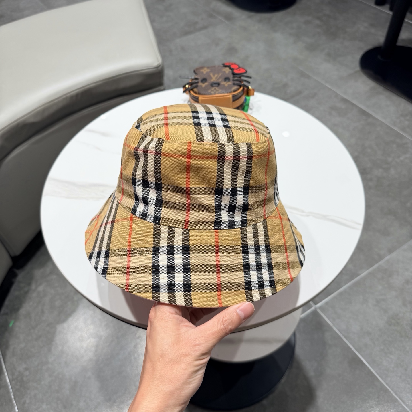 Burberry（巴宝莉）原单双面渔夫帽  专柜热卖款纯棉内里，轻盈透气。完美版型，对格精准无误，原厂品