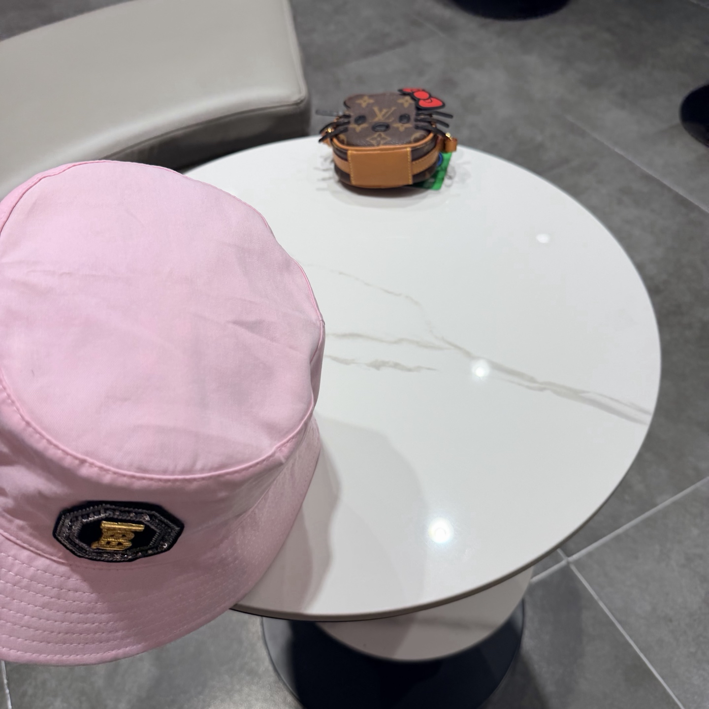 Burberry（巴宝莉）原单双面渔夫帽  专柜热卖款纯棉内里，轻盈透气。完美版型，对格精准无误，原厂品