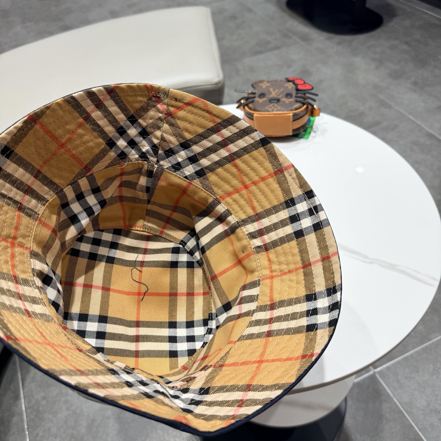 Burberry（巴宝莉）原单双面渔夫帽  专柜热卖款纯棉内里，轻盈透气。完美版型，对格精准无误，原厂品