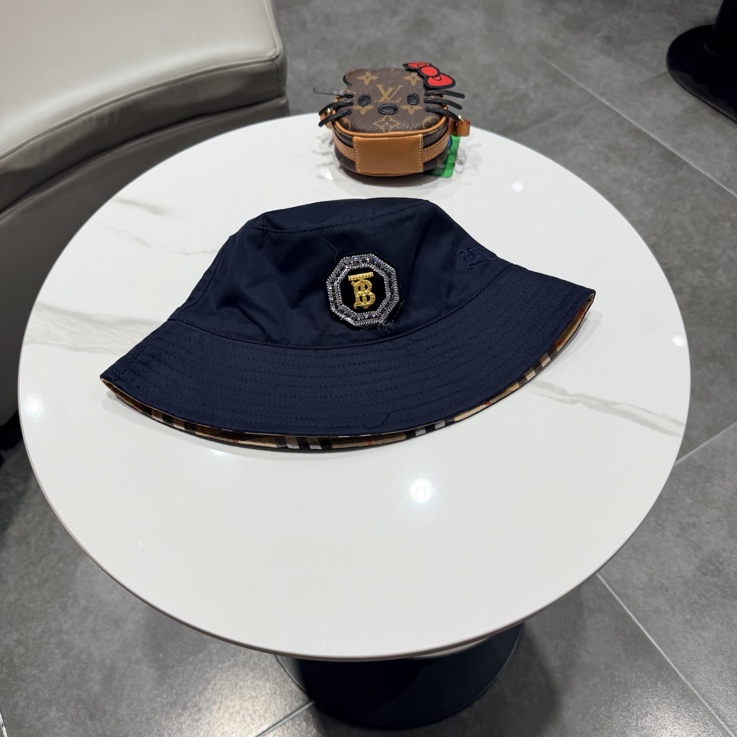 Burberry（巴宝莉）原单双面渔夫帽  专柜热卖款纯棉内里，轻盈透气。完美版型，对格精准无误，原厂品