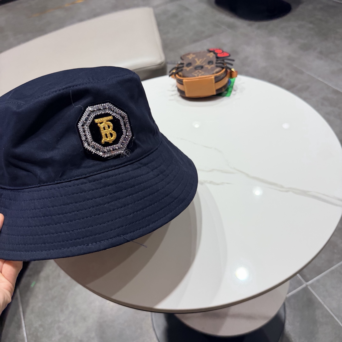 Burberry（巴宝莉）原单双面渔夫帽  专柜热卖款纯棉内里，轻盈透气。完美版型，对格精准无误，原厂品