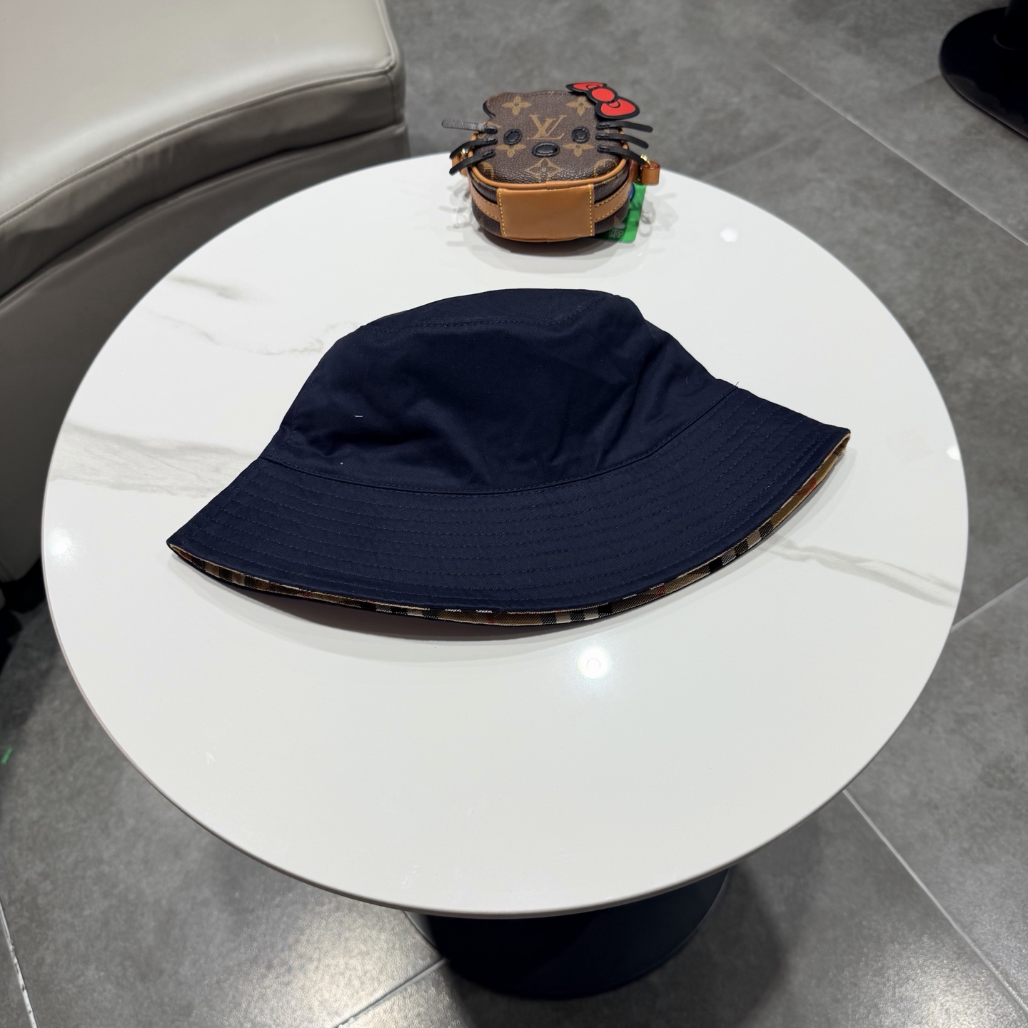 Burberry（巴宝莉）原单双面渔夫帽  专柜热卖款纯棉内里，轻盈透气。完美版型，对格精准无误，原厂品