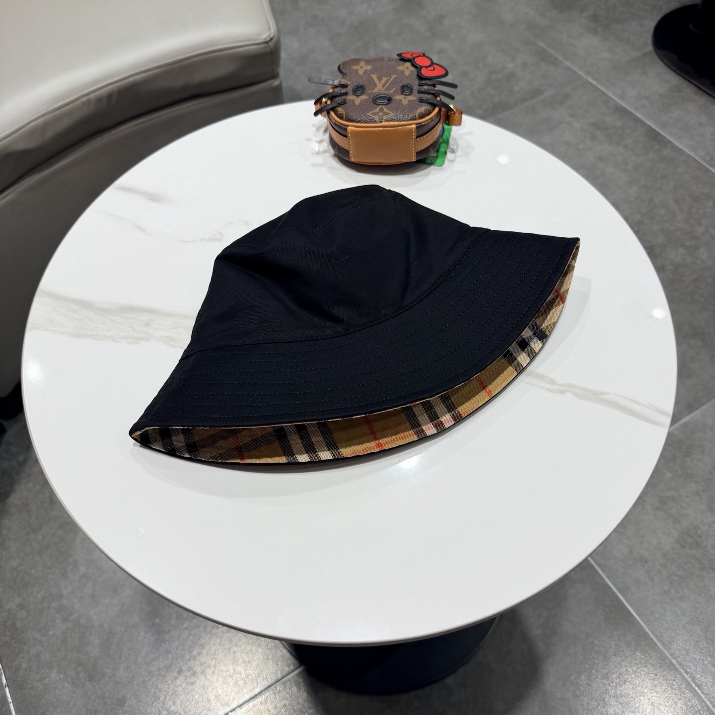 Burberry（巴宝莉）原单双面渔夫帽  专柜热卖款纯棉内里，轻盈透气。完美版型，对格精准无误，原厂品