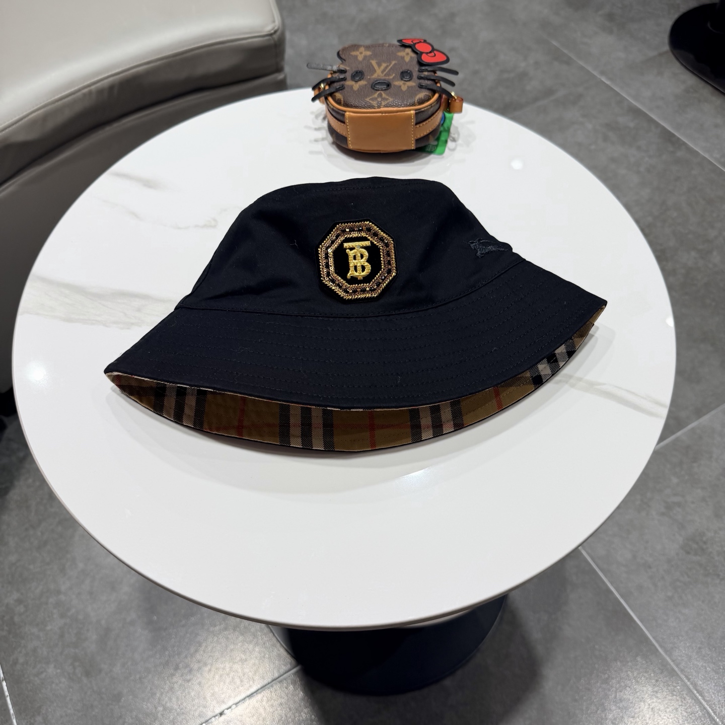 Burberry（巴宝莉）原单双面渔夫帽  专柜热卖款纯棉内里，轻盈透气。完美版型，对格精准无误，原厂品