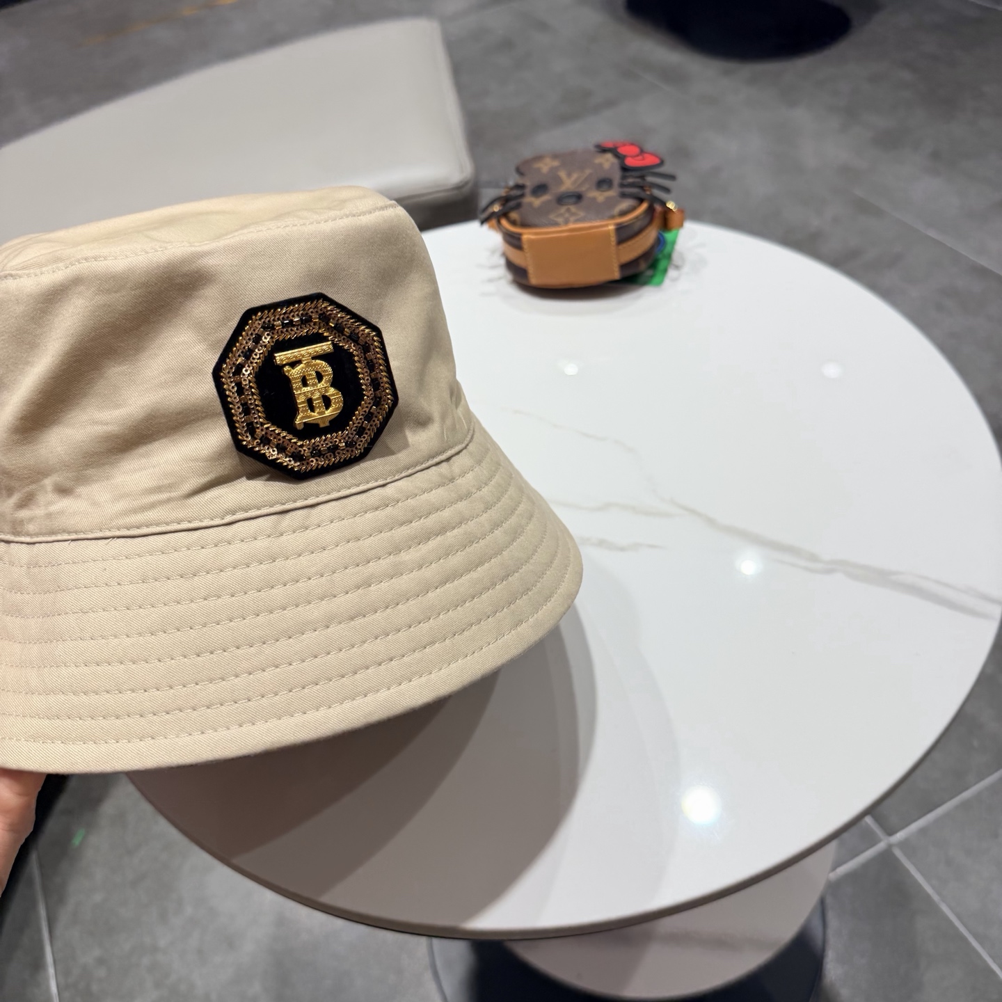 Burberry（巴宝莉）原单双面渔夫帽  专柜热卖款纯棉内里，轻盈透气。完美版型，对格精准无误，原厂品