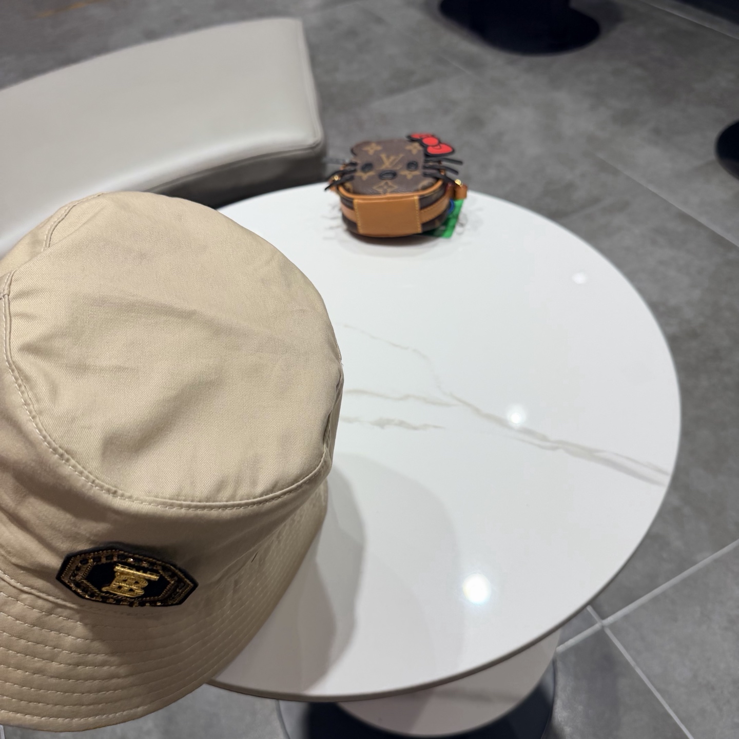Burberry（巴宝莉）原单双面渔夫帽  专柜热卖款纯棉内里，轻盈透气。完美版型，对格精准无误，原厂品