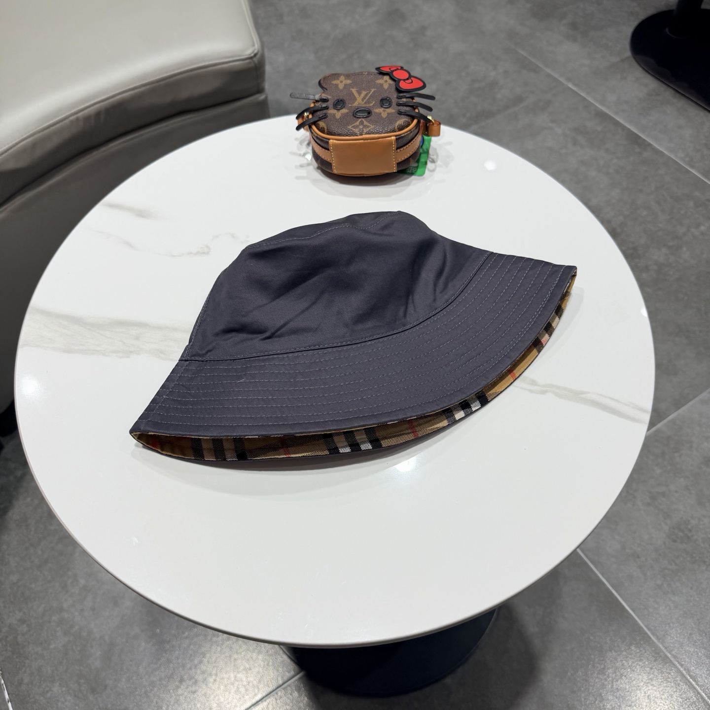 Burberry（巴宝莉）原单双面渔夫帽  专柜热卖款纯棉内里，轻盈透气。完美版型，对格精准无误，原厂品
