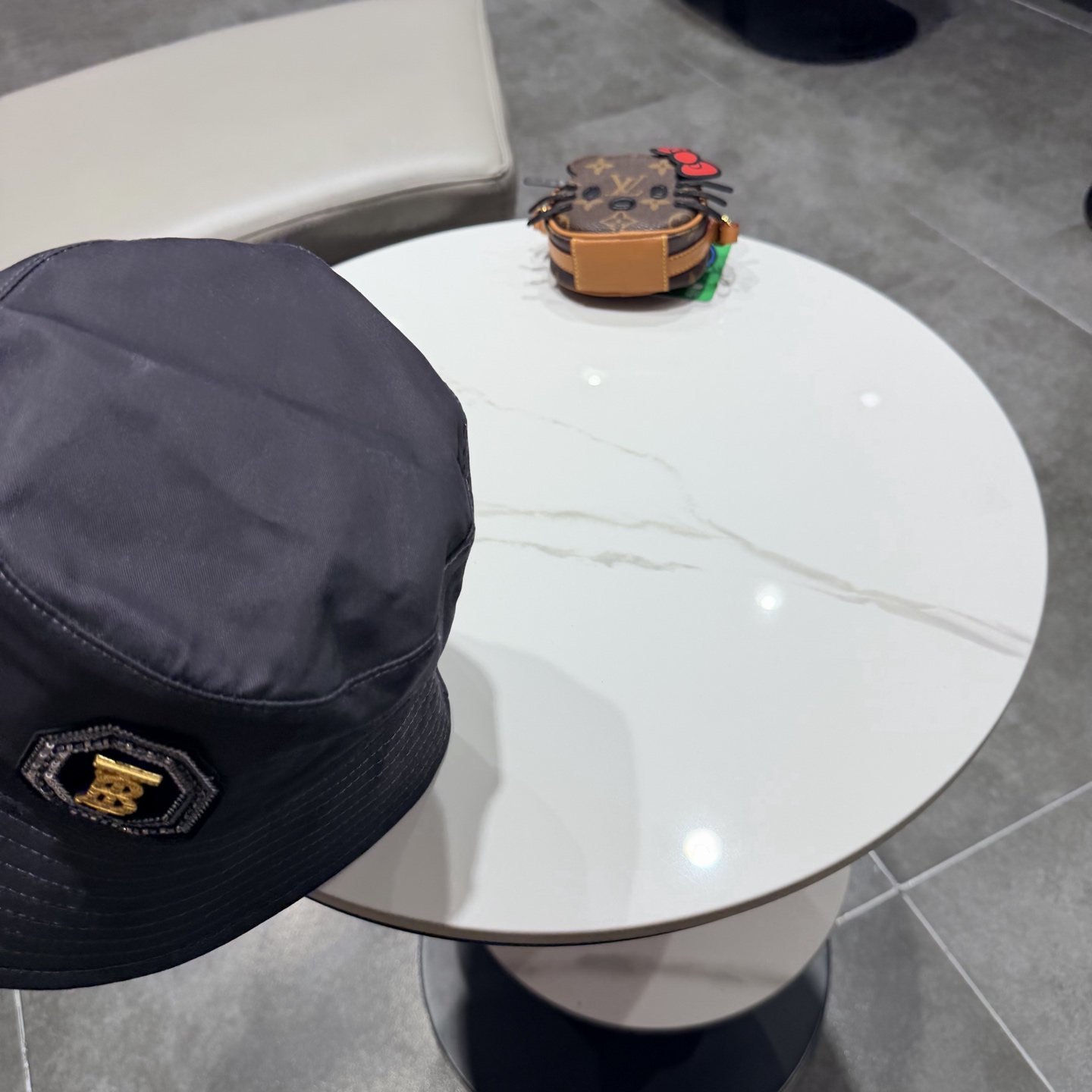 Burberry（巴宝莉）原单双面渔夫帽  专柜热卖款纯棉内里，轻盈透气。完美版型，对格精准无误，原厂品