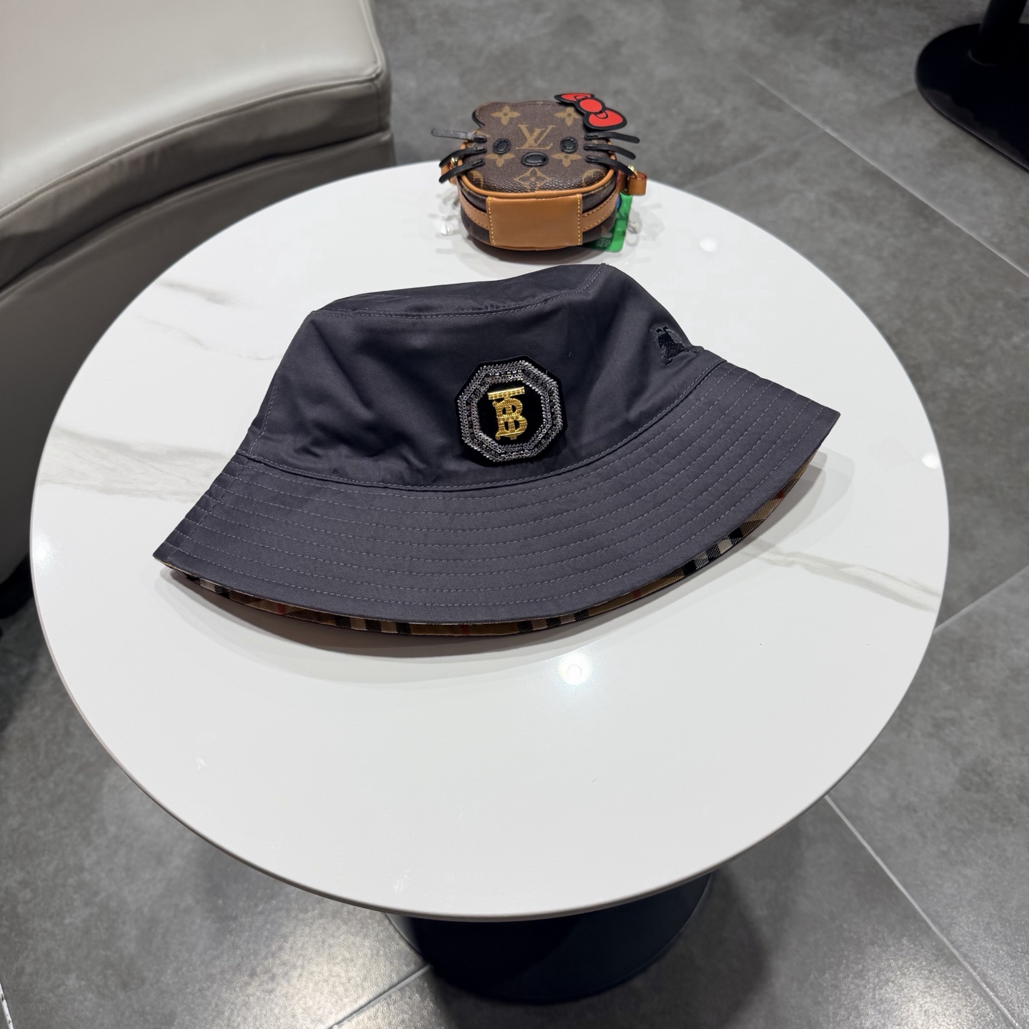 Burberry（巴宝莉）原单双面渔夫帽  专柜热卖款纯棉内里，轻盈透气。完美版型，对格精准无误，原厂品