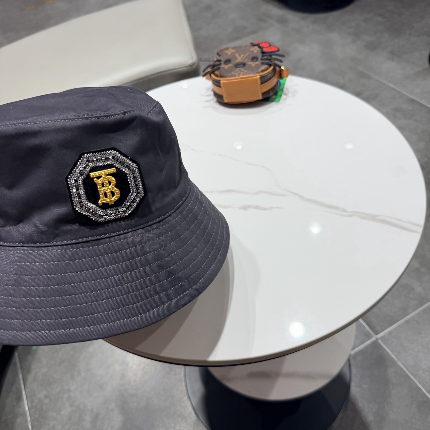 Burberry（巴宝莉）原单双面渔夫帽  专柜热卖款纯棉内里，轻盈透气。完美版型，对格精准无误，原厂品