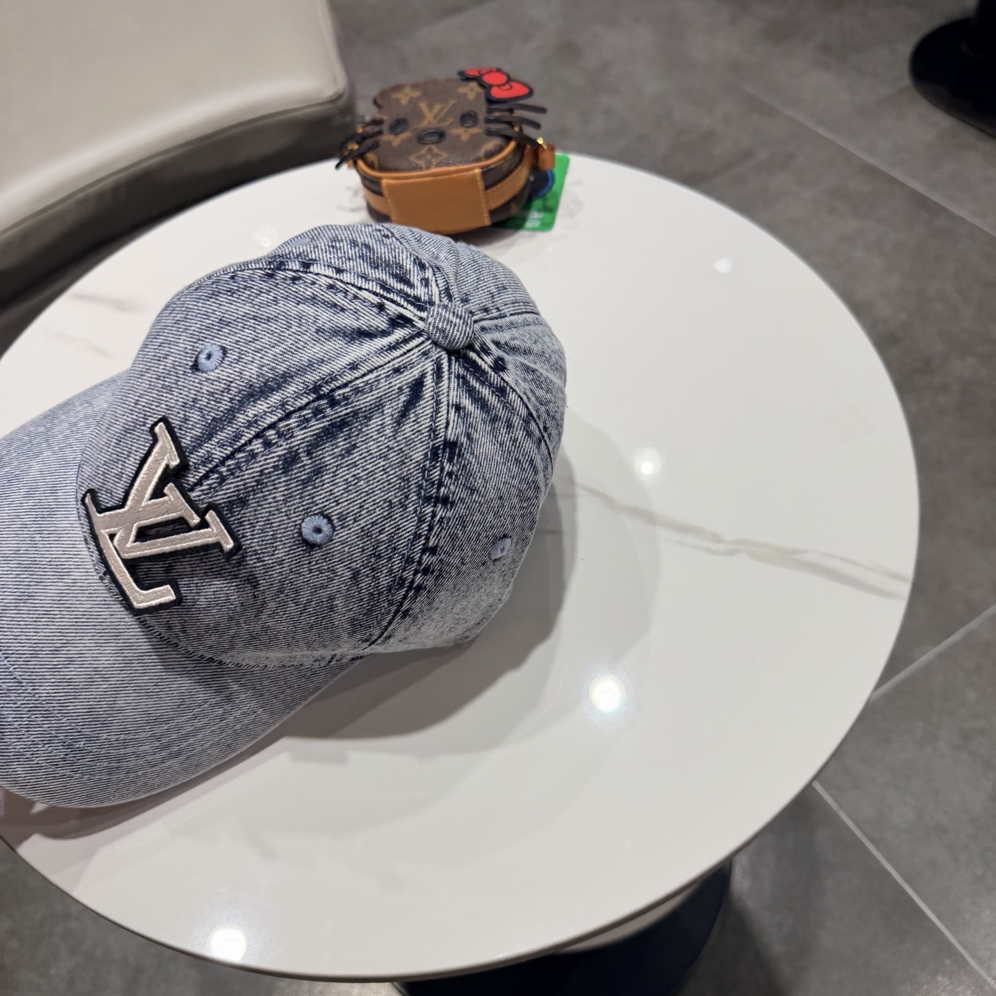 LV路易威登新款牛仔棒球帽洗水牛仔风街头风十足更符合现在时尚小哥哥小姐姐的style，机场街拍超飒！