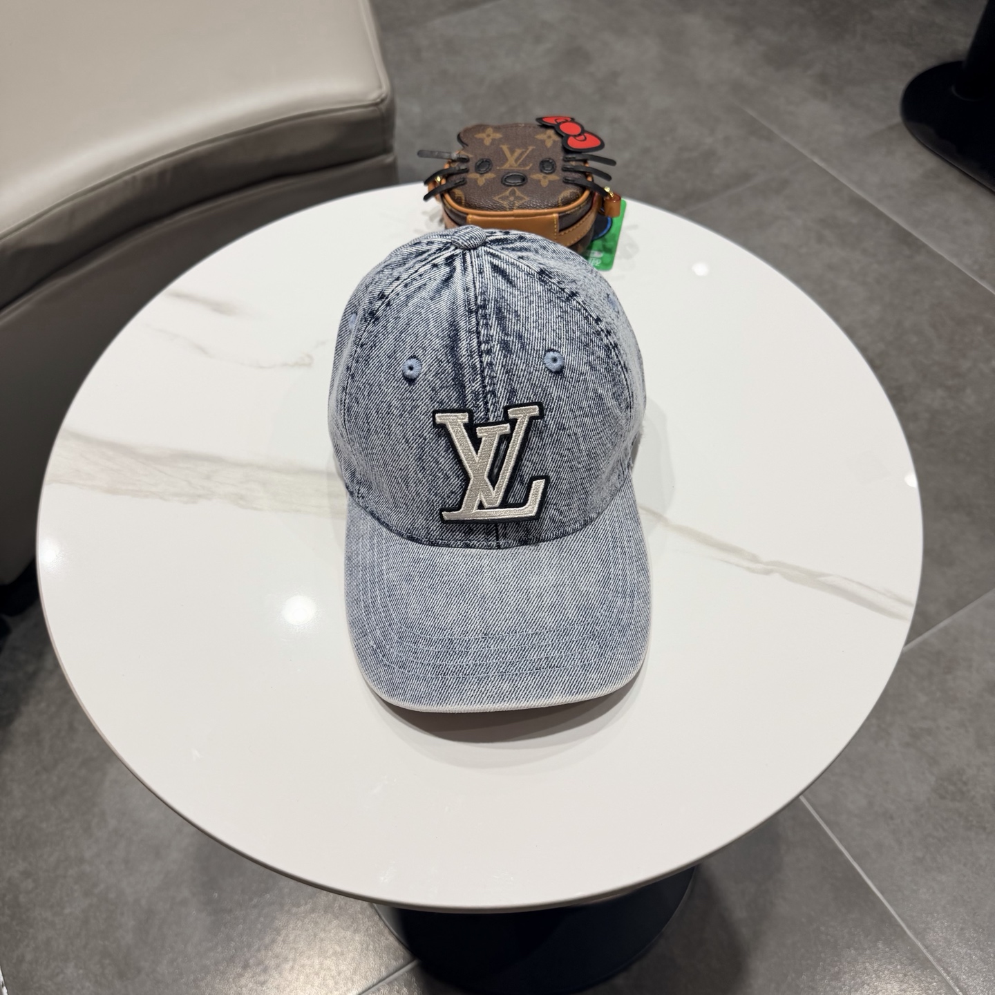 LV路易威登新款牛仔棒球帽洗水牛仔风街头风十足更符合现在时尚小哥哥小姐姐的style，机场街拍超飒！