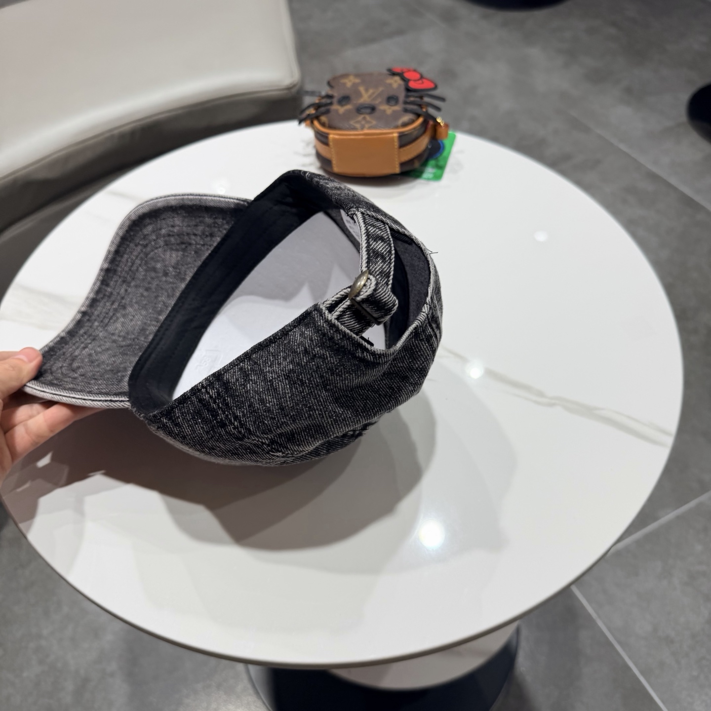 LV路易威登新款牛仔棒球帽洗水牛仔风街头风十足更符合现在时尚小哥哥小姐姐的style，机场街拍超飒！