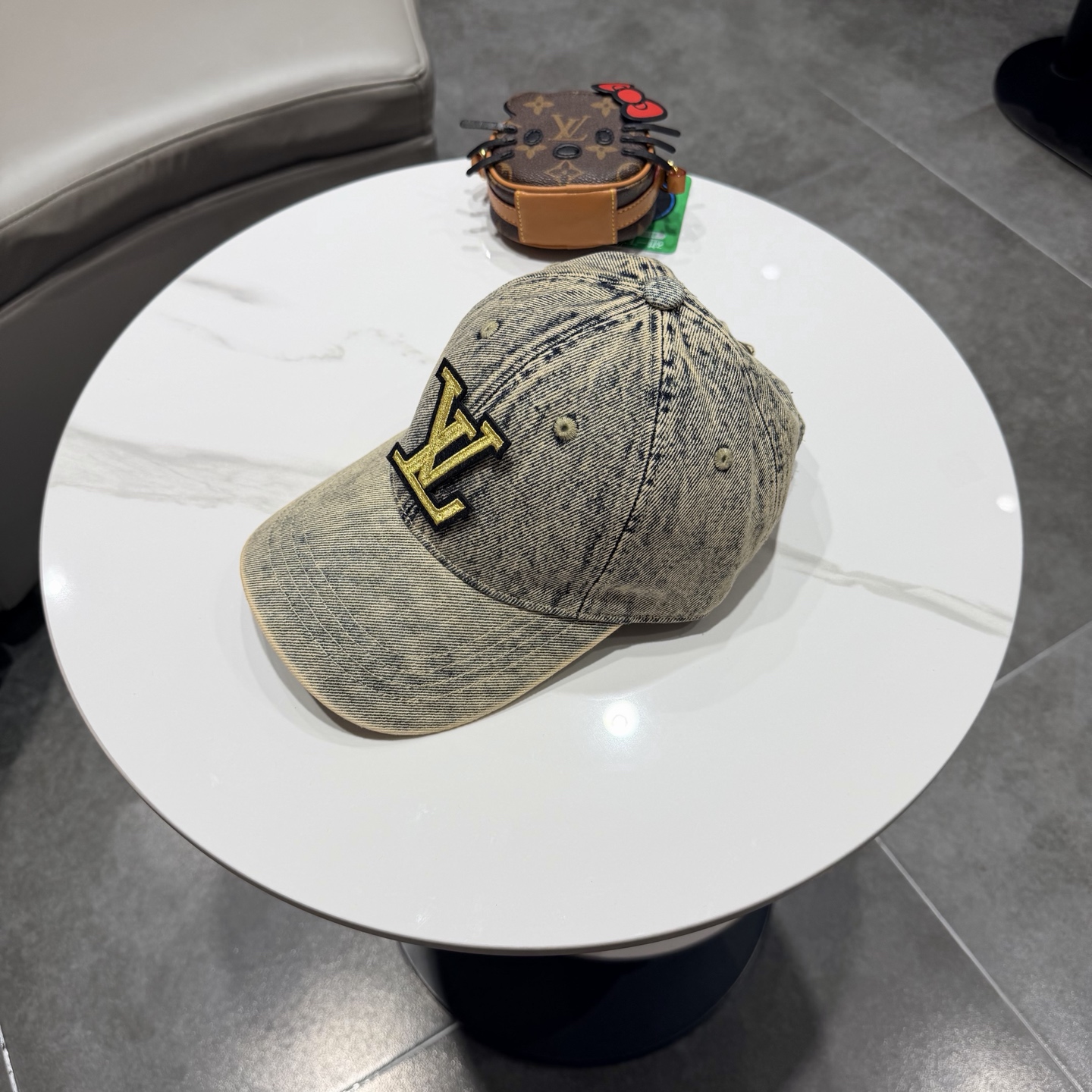 LV路易威登新款牛仔棒球帽洗水牛仔风街头风十足更符合现在时尚小哥哥小姐姐的style，机场街拍超飒！