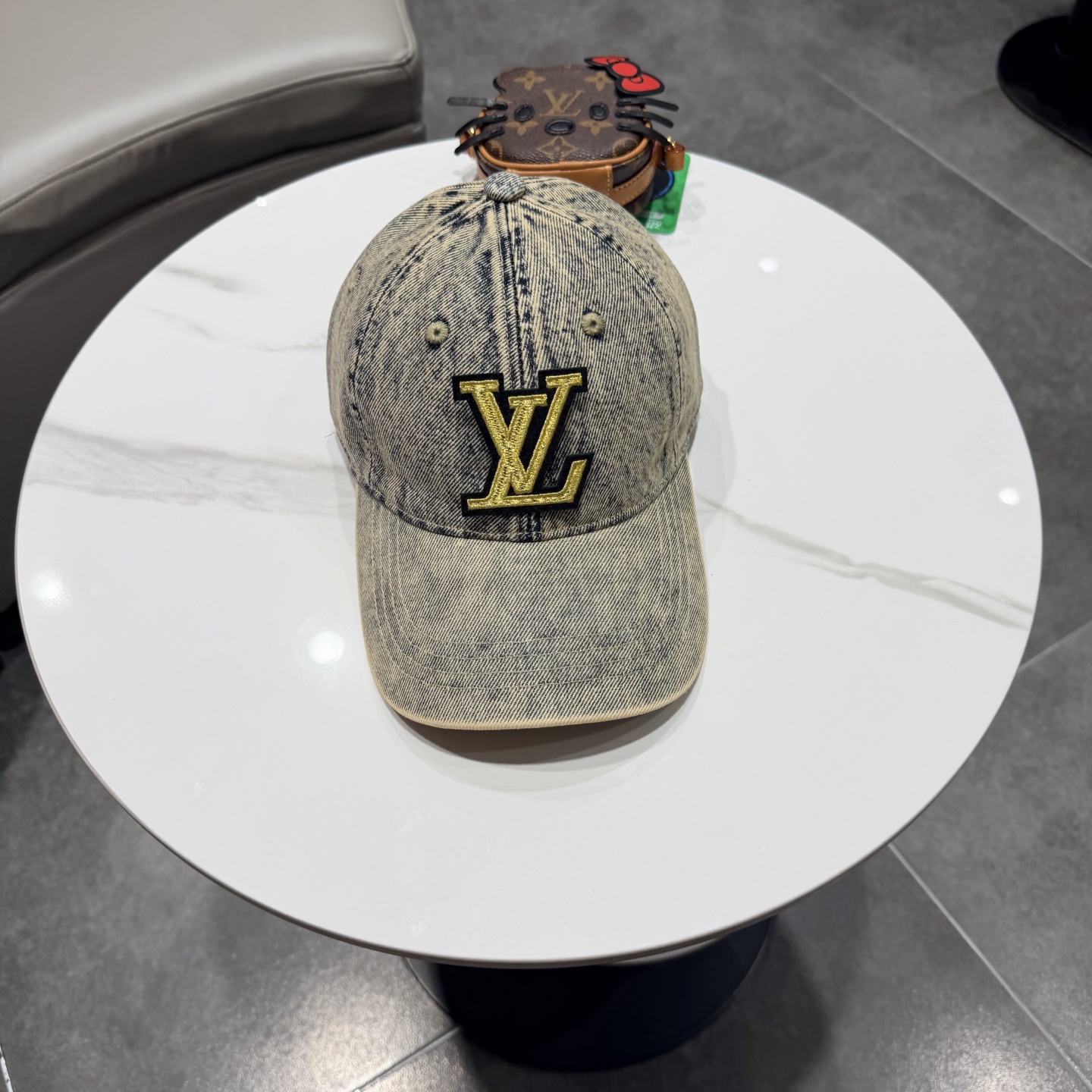 LV路易威登新款牛仔棒球帽洗水牛仔风街头风十足更符合现在时尚小哥哥小姐姐的style，机场街拍超飒！
