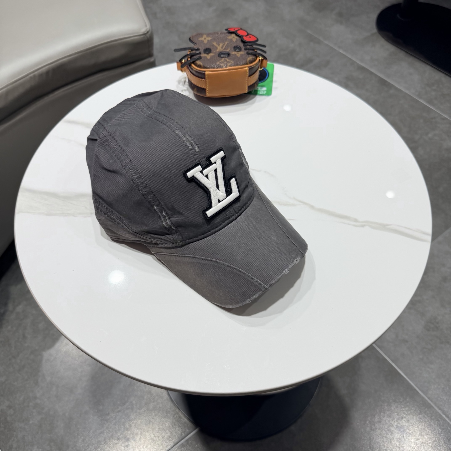 路易威登棒球帽LouisVuitton🧢  LV棒球帽，简约大气，男女通用