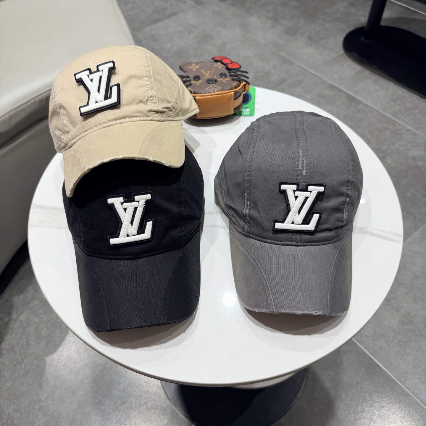 路易威登棒球帽LouisVuitton🧢  LV棒球帽，简约大气，男女通用
