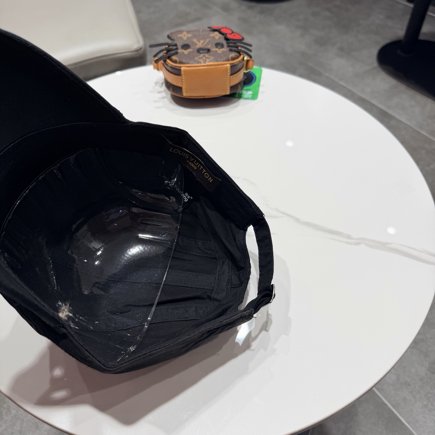 路易威登棒球帽LouisVuitton🧢  LV棒球帽，简约大气，男女通用