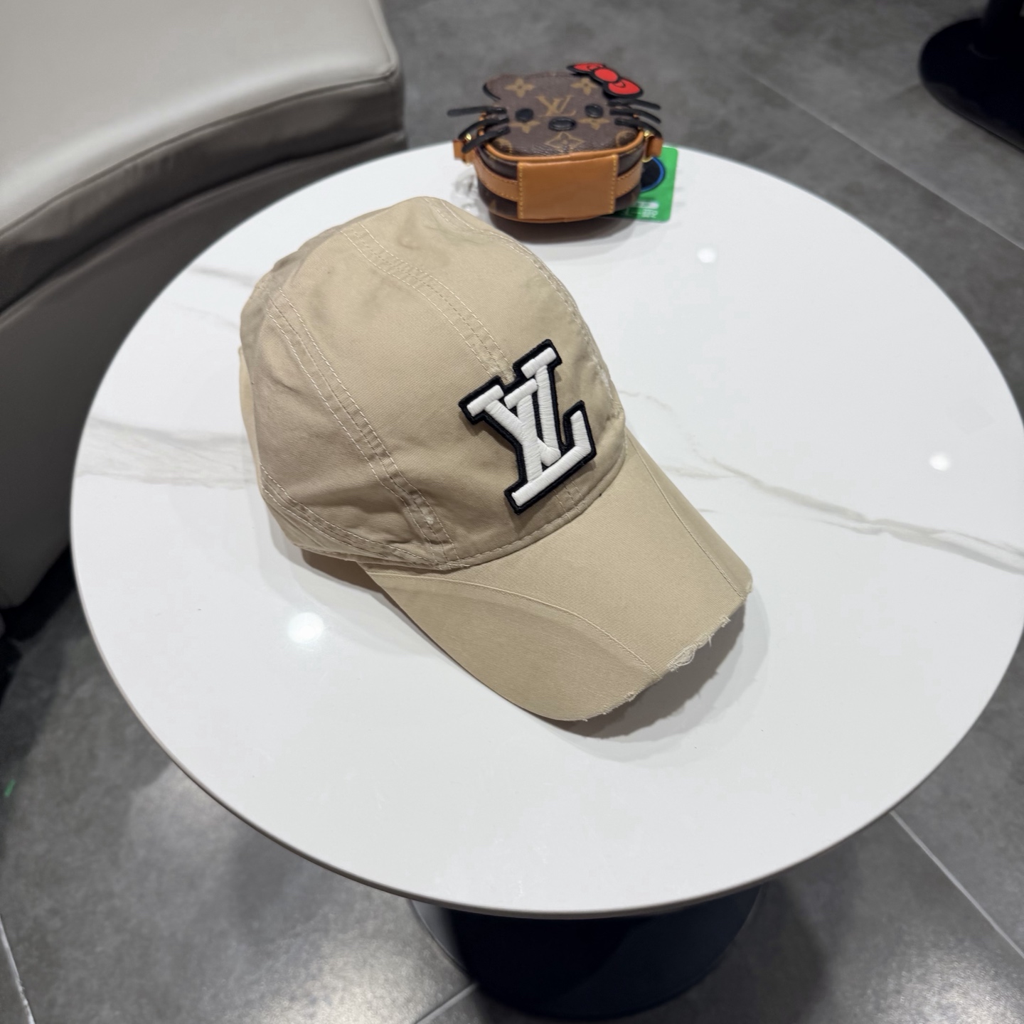 路易威登棒球帽LouisVuitton🧢  LV棒球帽，简约大气，男女通用