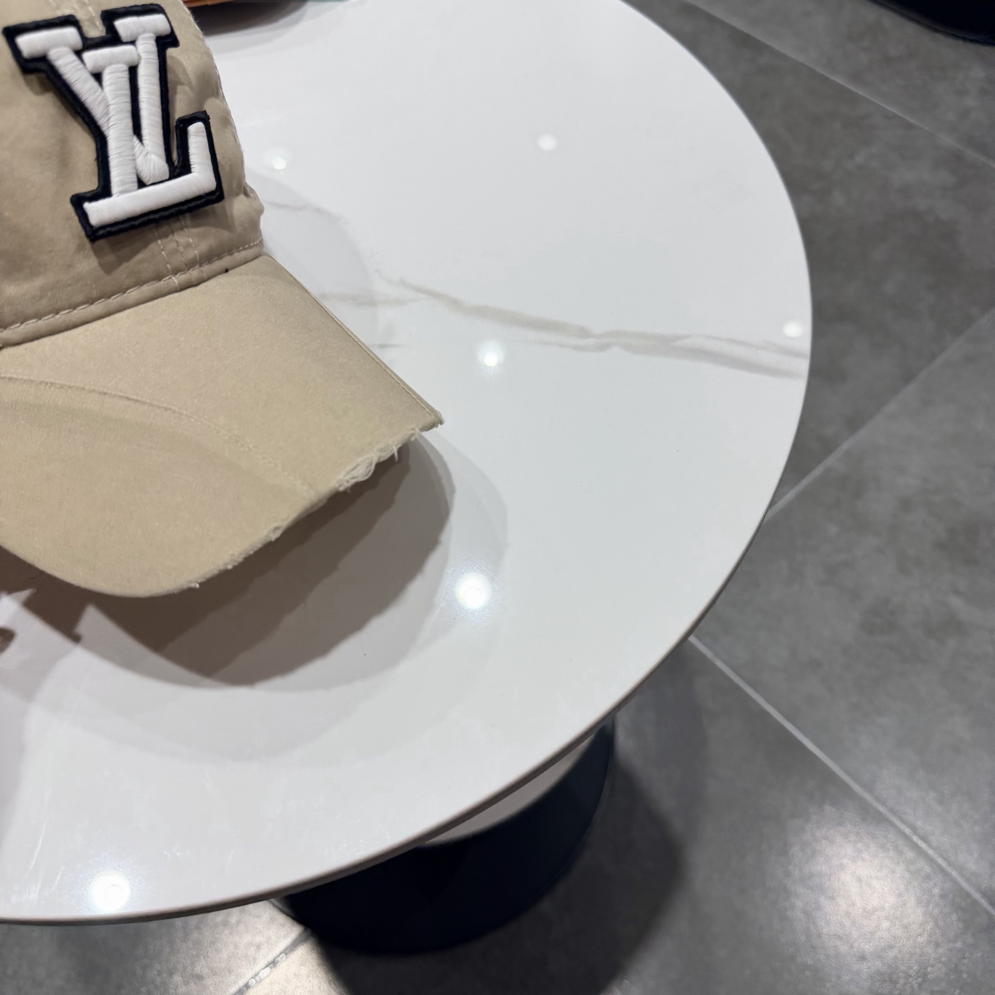 路易威登棒球帽LouisVuitton🧢  LV棒球帽，简约大气，男女通用