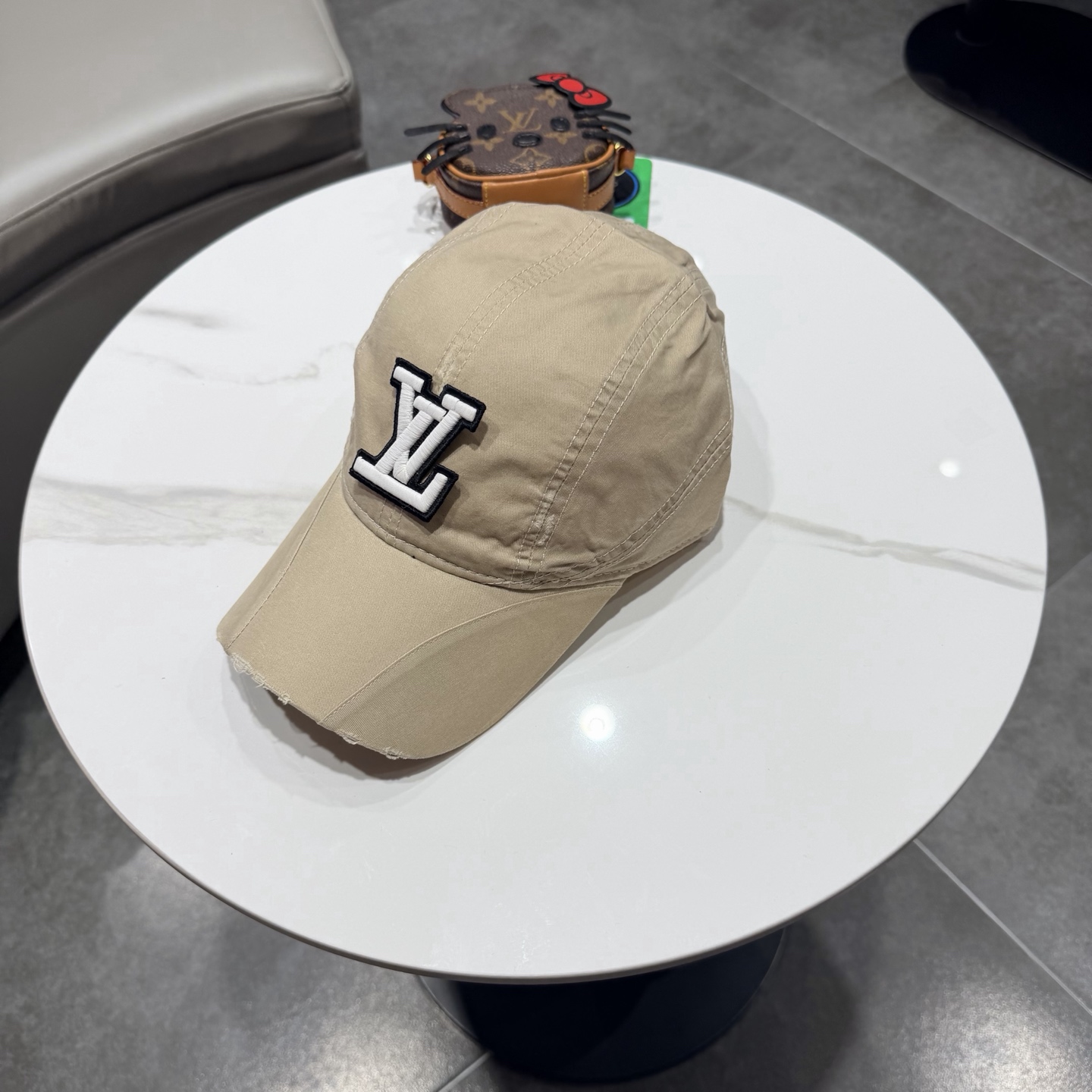 路易威登棒球帽LouisVuitton🧢  LV棒球帽，简约大气，男女通用