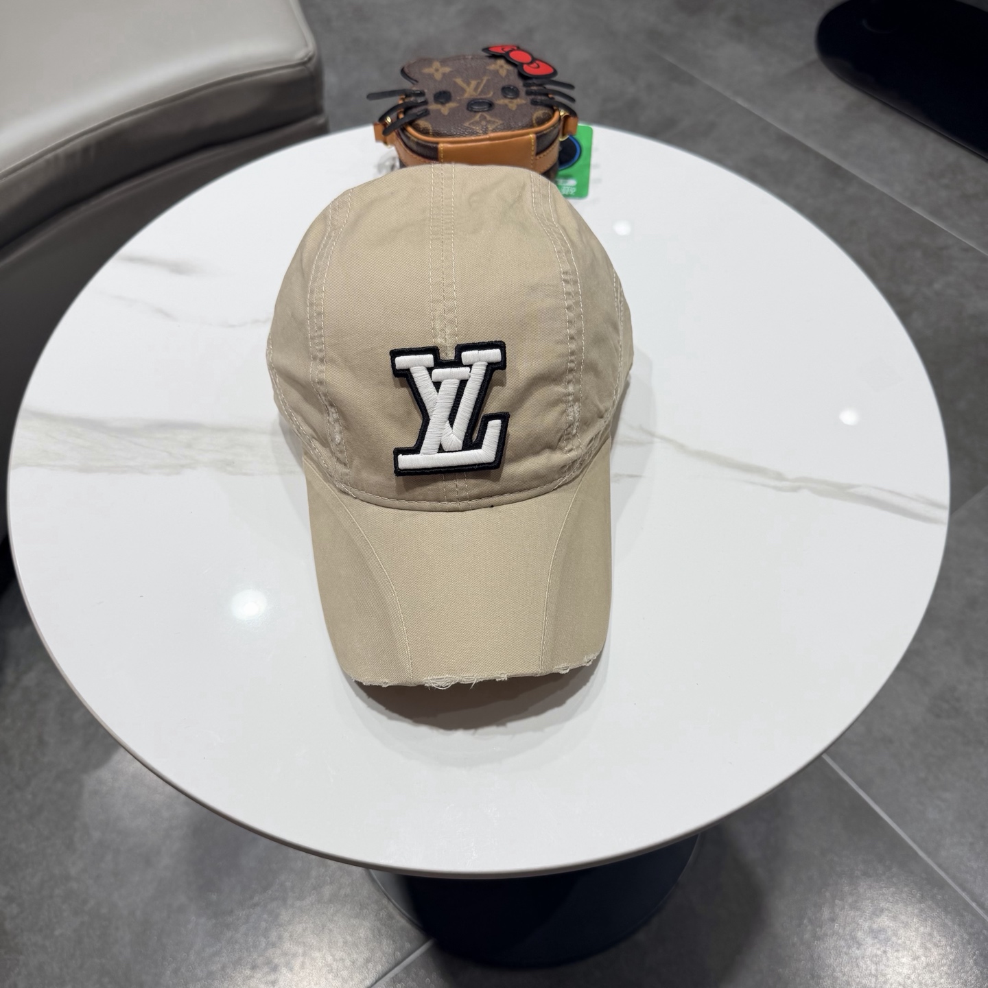 路易威登棒球帽LouisVuitton🧢  LV棒球帽，简约大气，男女通用