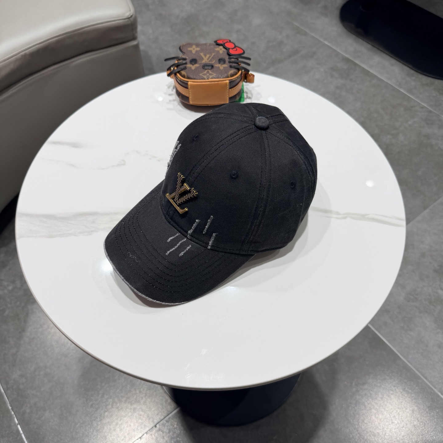 🧢路易威登棒球帽 LouisVuitton😍新款LV棒球帽，重工打造♥️高端大气，百搭款🤗男女通用！