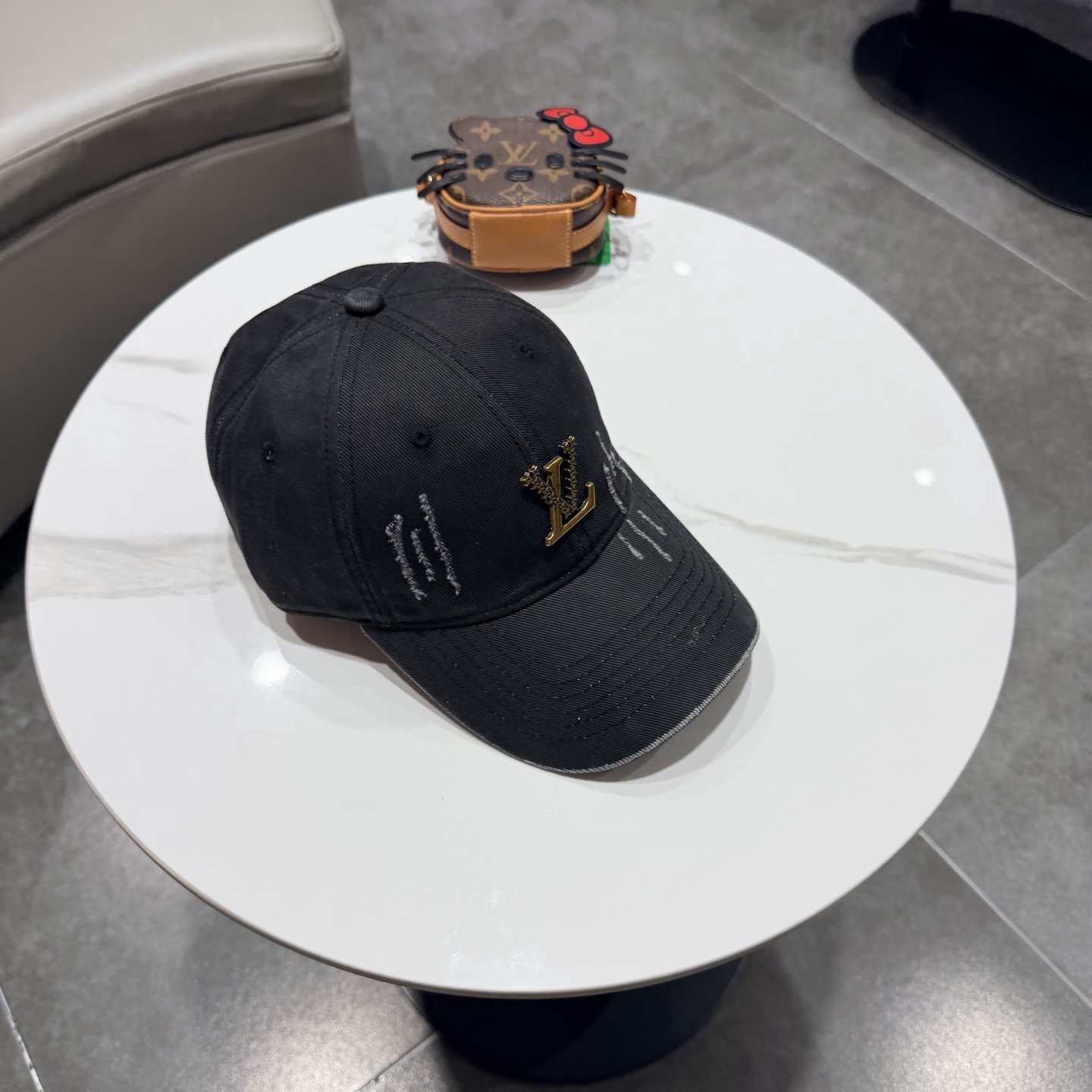 🧢路易威登棒球帽 LouisVuitton😍新款LV棒球帽，重工打造♥️高端大气，百搭款🤗男女通用！