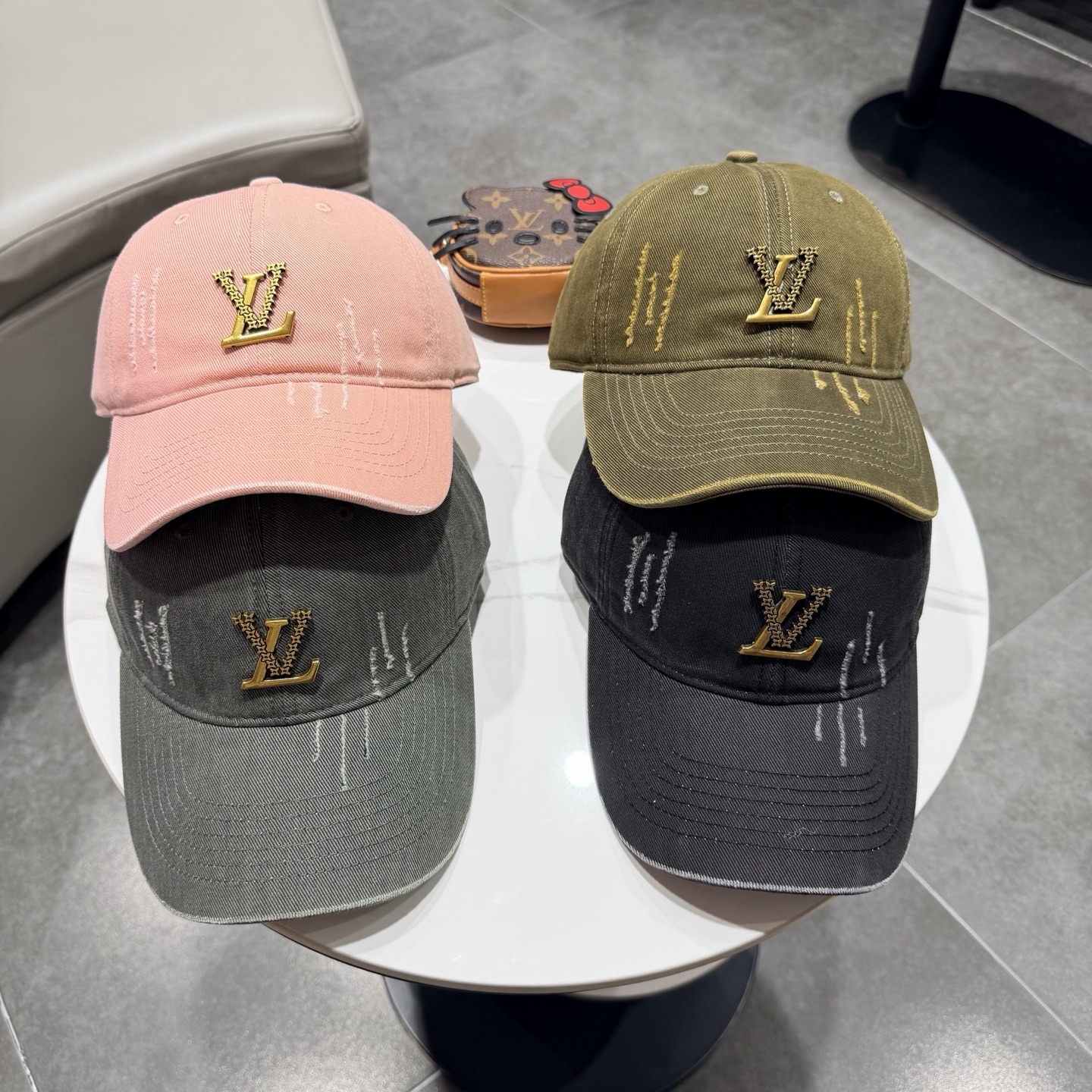 🧢路易威登棒球帽 LouisVuitton😍新款LV棒球帽，重工打造♥️高端大气，百搭款🤗男女通用！