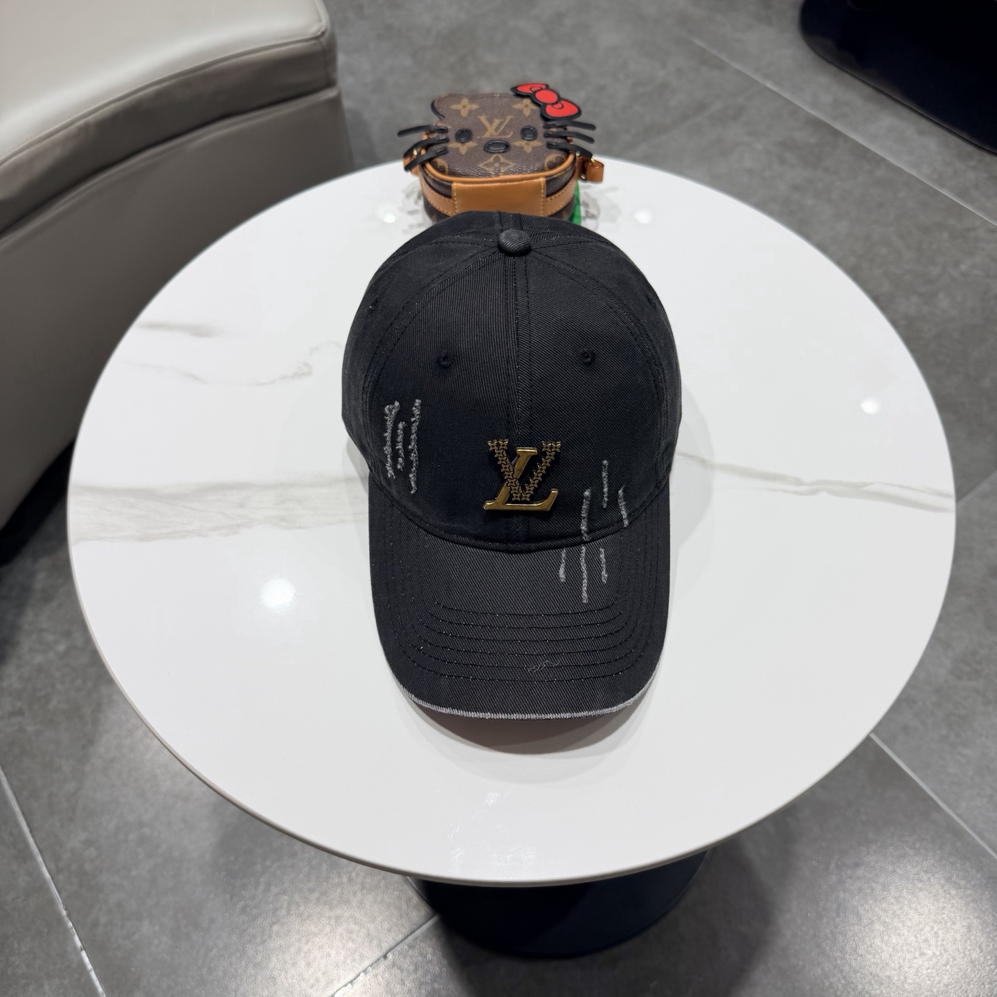 🧢路易威登棒球帽 LouisVuitton😍新款LV棒球帽，重工打造♥️高端大气，百搭款🤗男女通用！