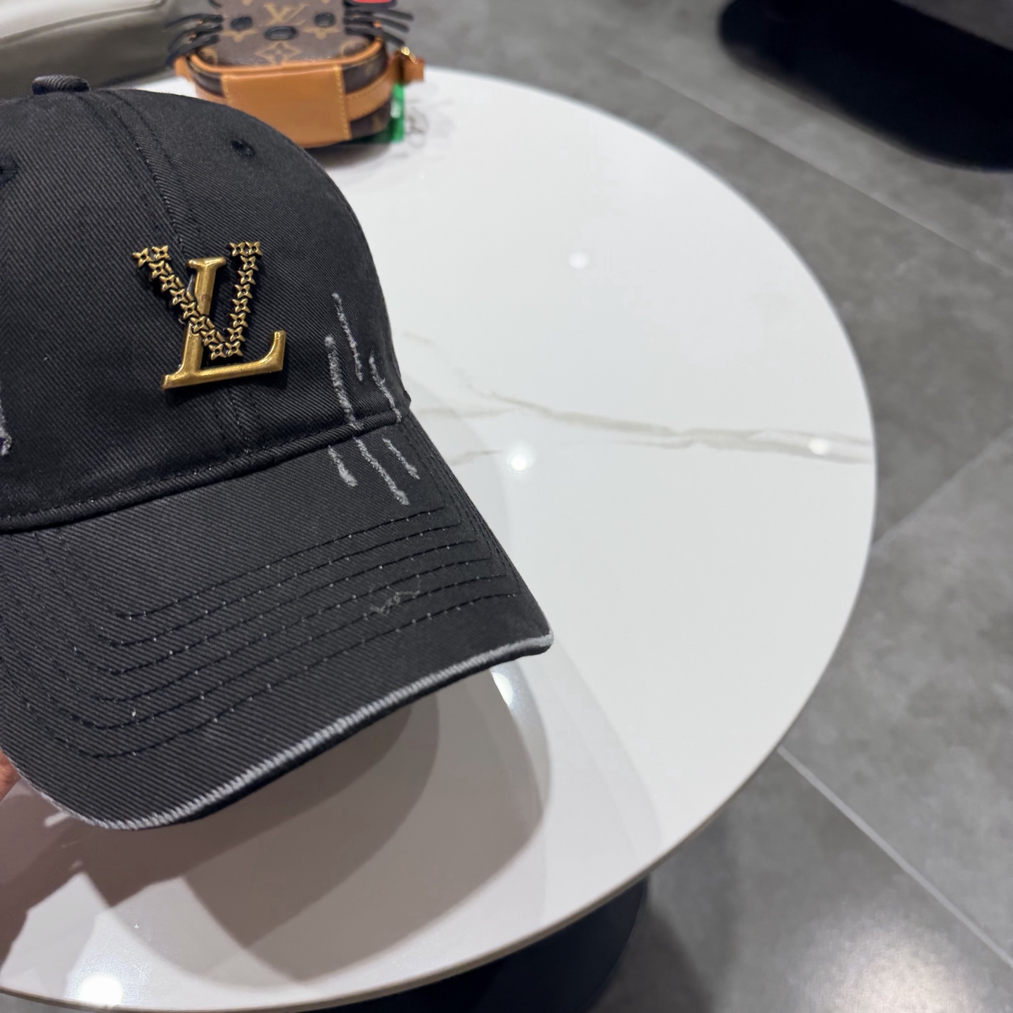 🧢路易威登棒球帽 LouisVuitton😍新款LV棒球帽，重工打造♥️高端大气，百搭款🤗男女通用！