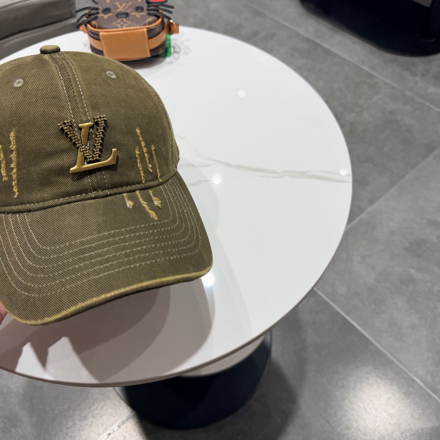 🧢路易威登棒球帽 LouisVuitton😍新款LV棒球帽，重工打造♥️高端大气，百搭款🤗男女通用！