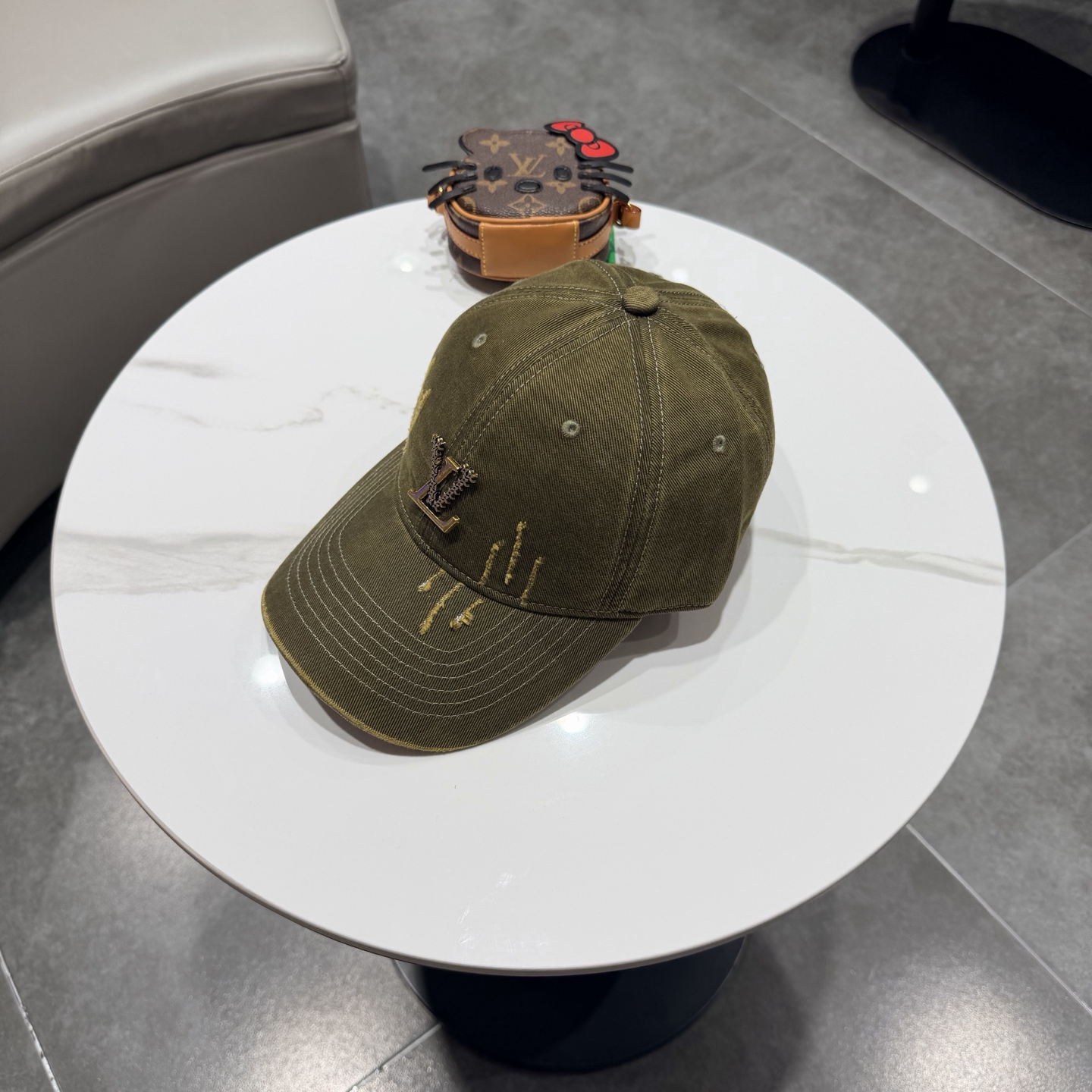 🧢路易威登棒球帽 LouisVuitton😍新款LV棒球帽，重工打造♥️高端大气，百搭款🤗男女通用！