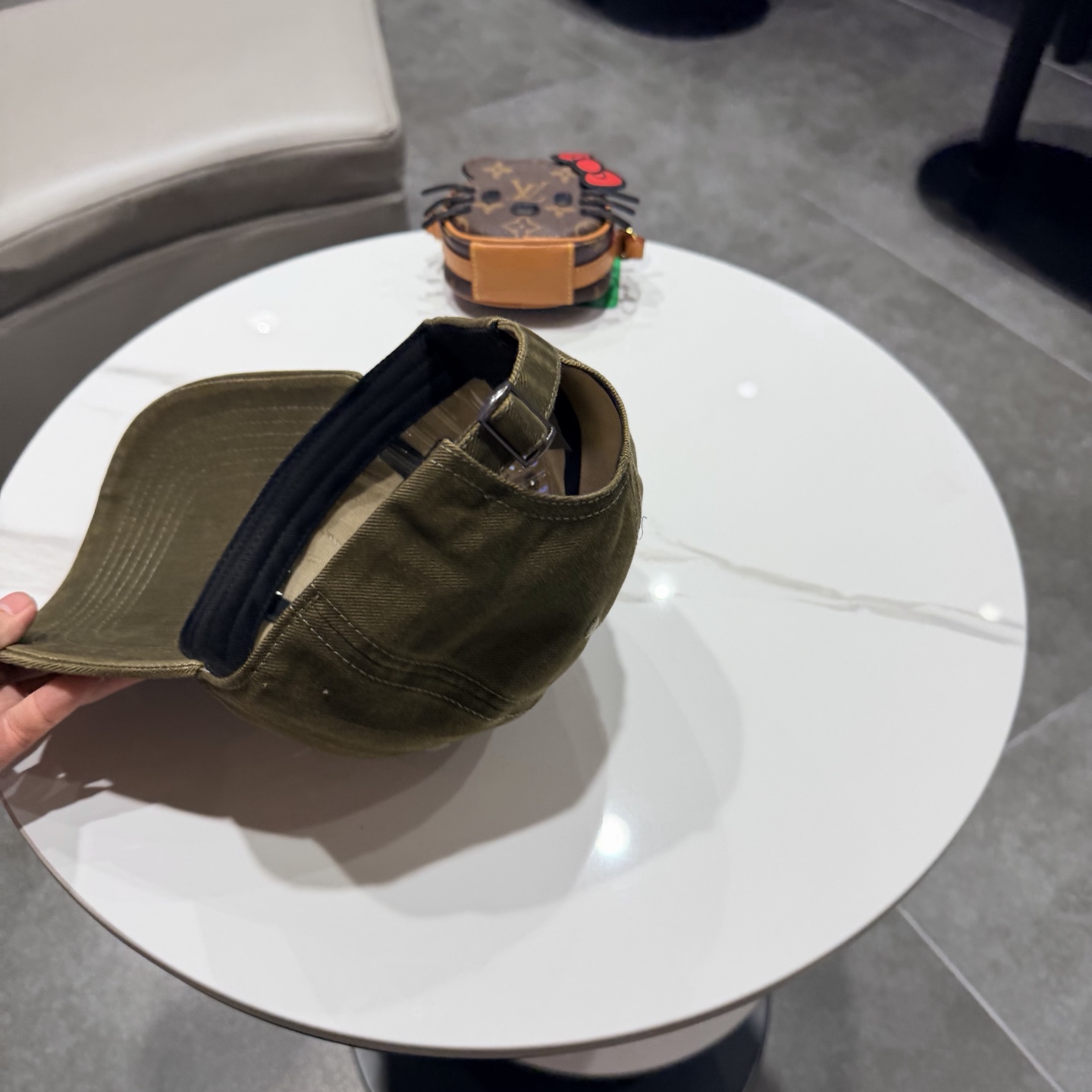 🧢路易威登棒球帽 LouisVuitton😍新款LV棒球帽，重工打造♥️高端大气，百搭款🤗男女通用！